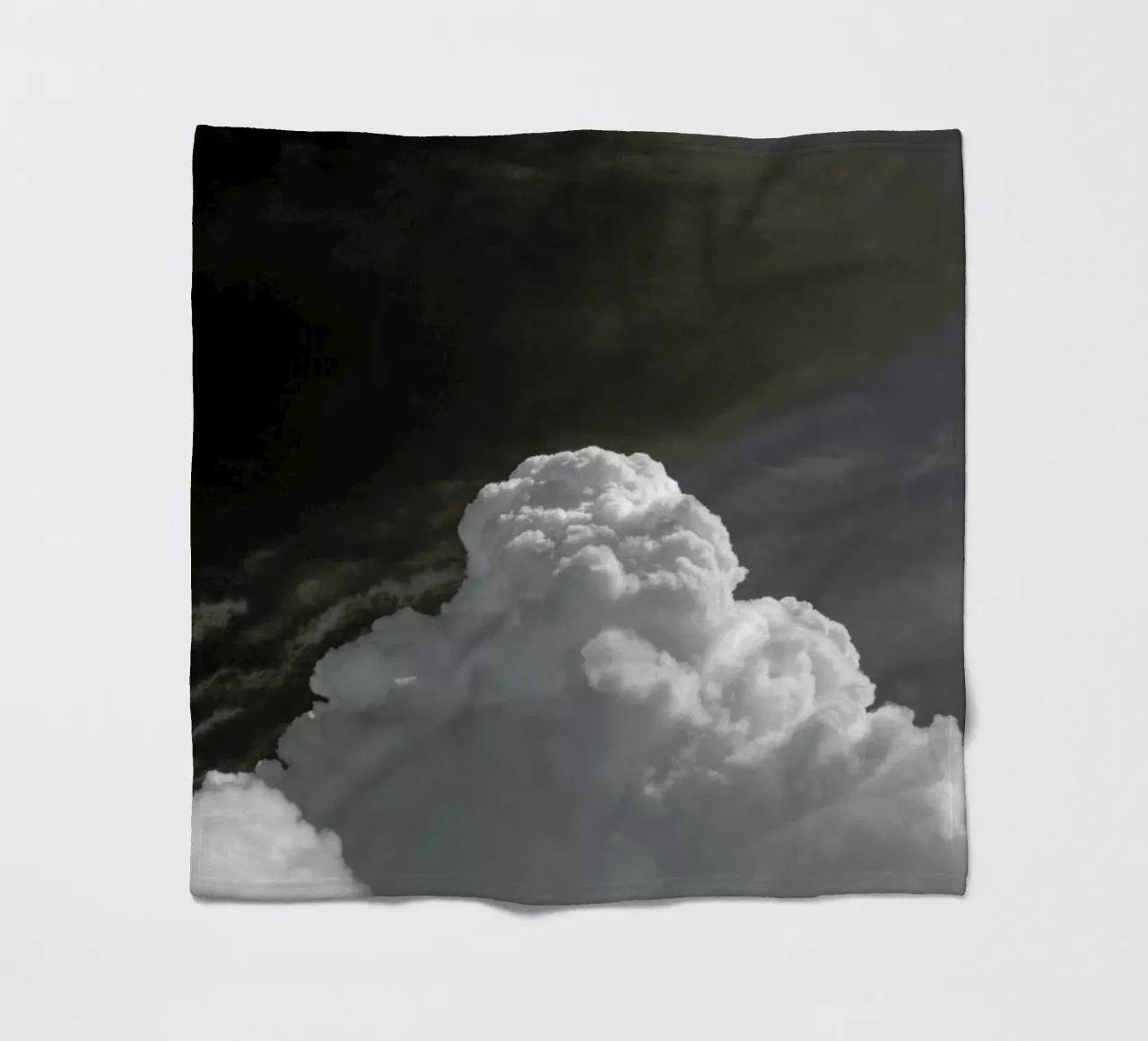Cloudscape 3 coperta in pile da Nur Mut