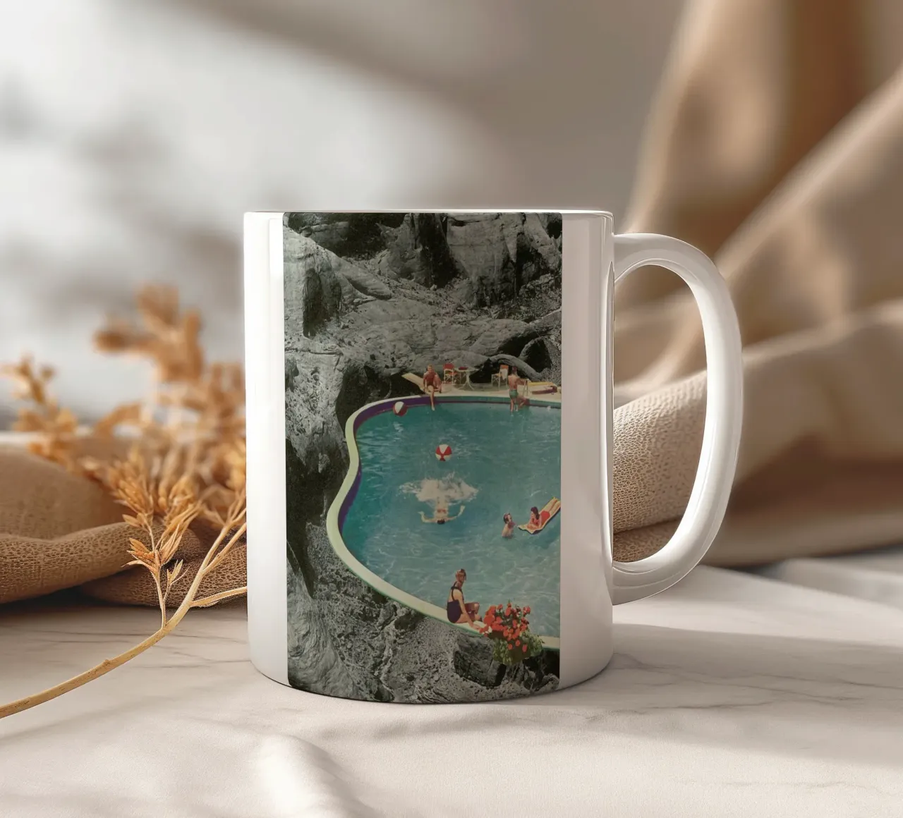 Is This The Place That They Call Paradise? tazza in ceramica da Jesse Treece