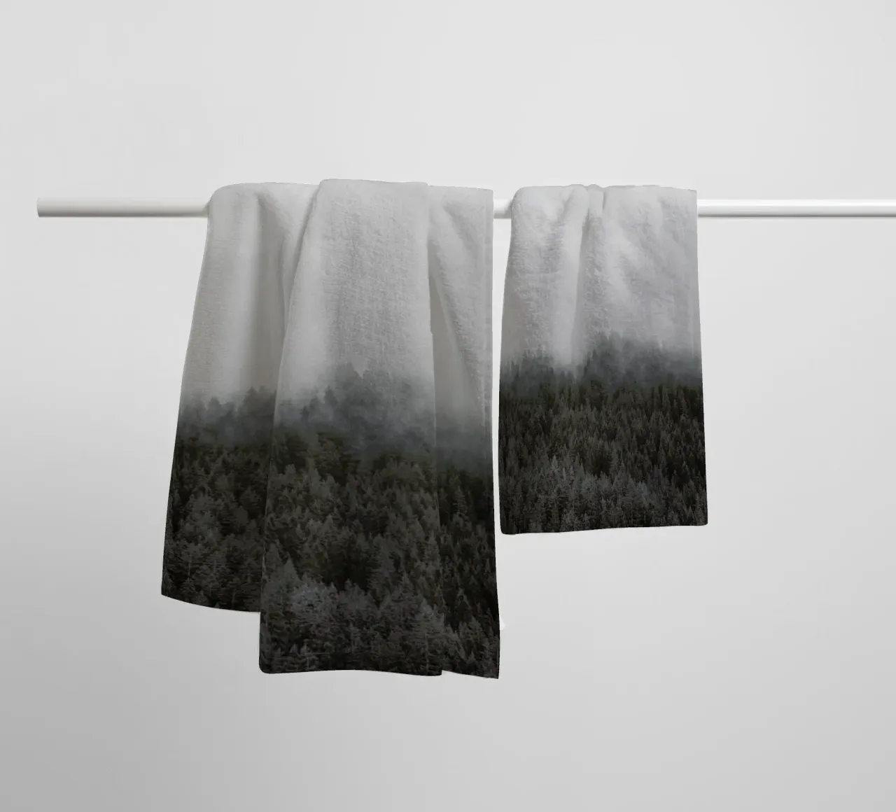 Clouded Forest asciugamano da bagno da Nur Mut