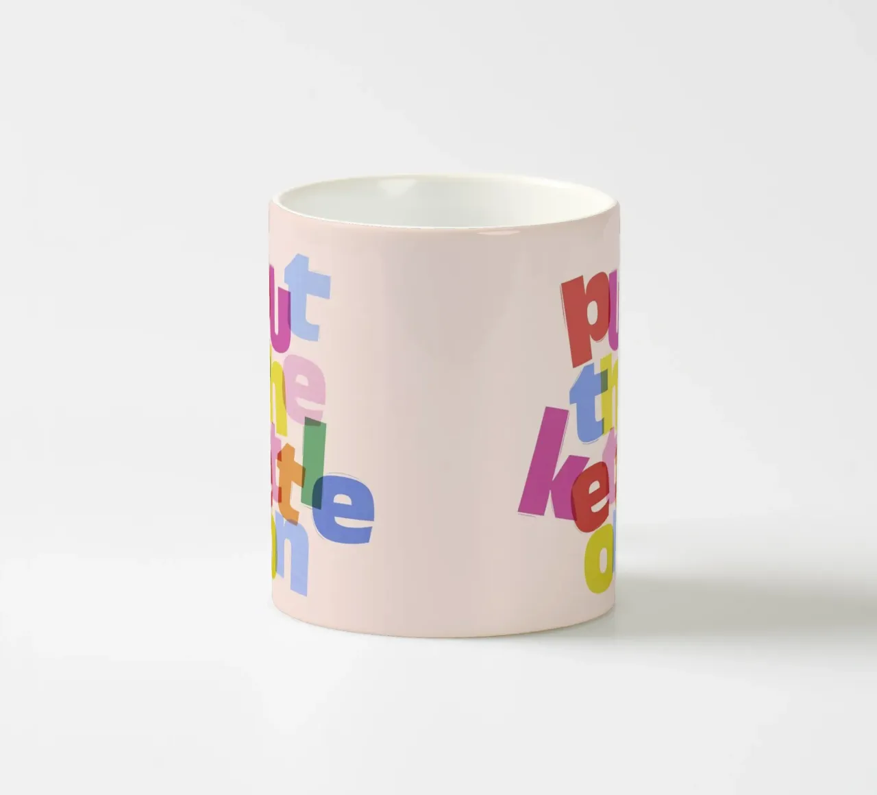 Put the Kettle On - Arte murale allegra per la cucina tazza in ceramica da showmemars