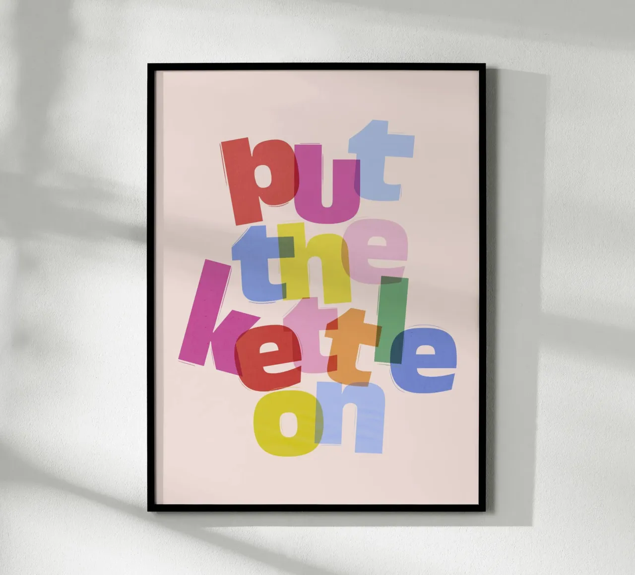 Put the Kettle On - Arte murale allegra per la cucina poster con telaio in legno da showmemars