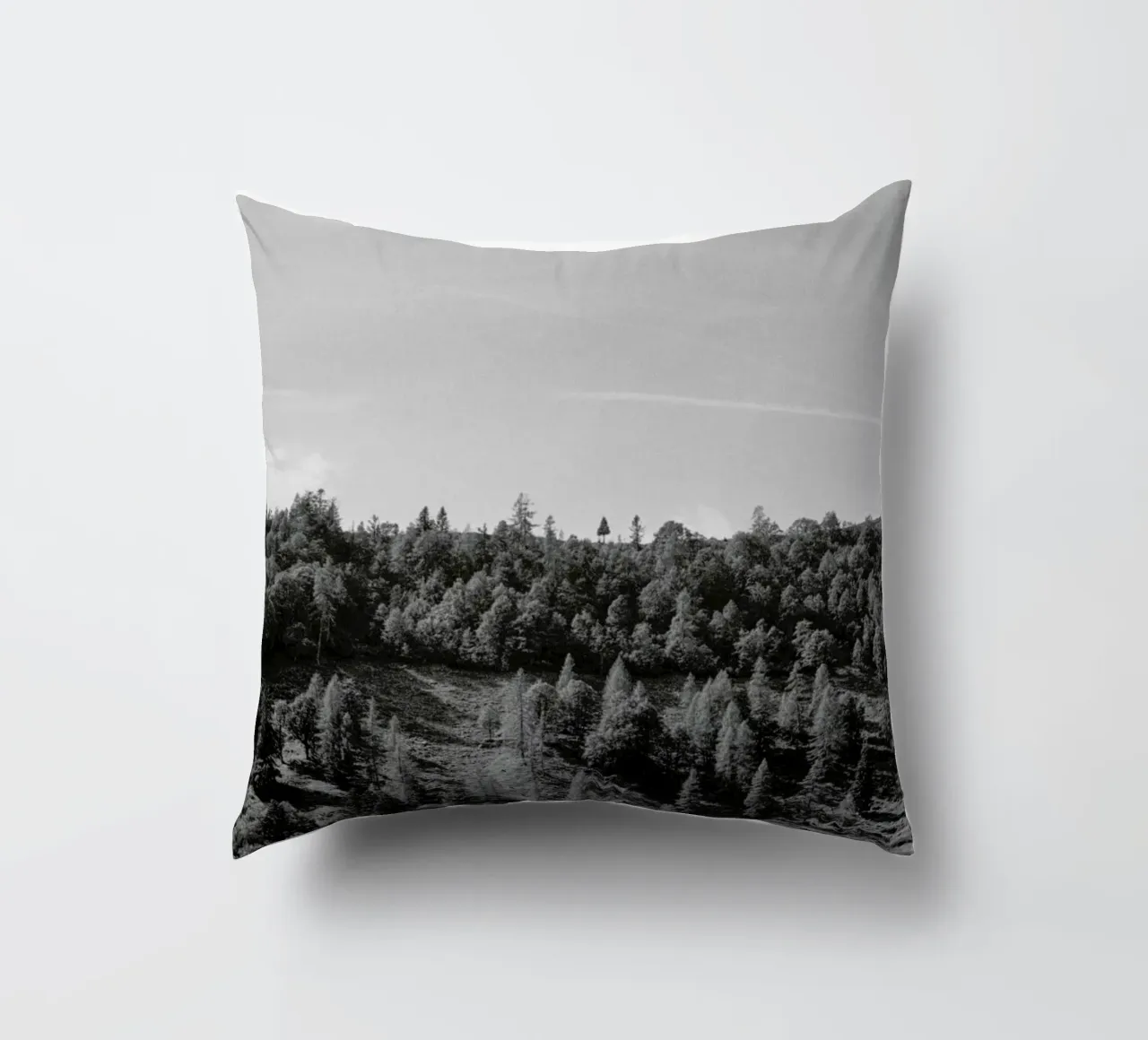 Trees On The Ridge cuscino da Nur Mut
