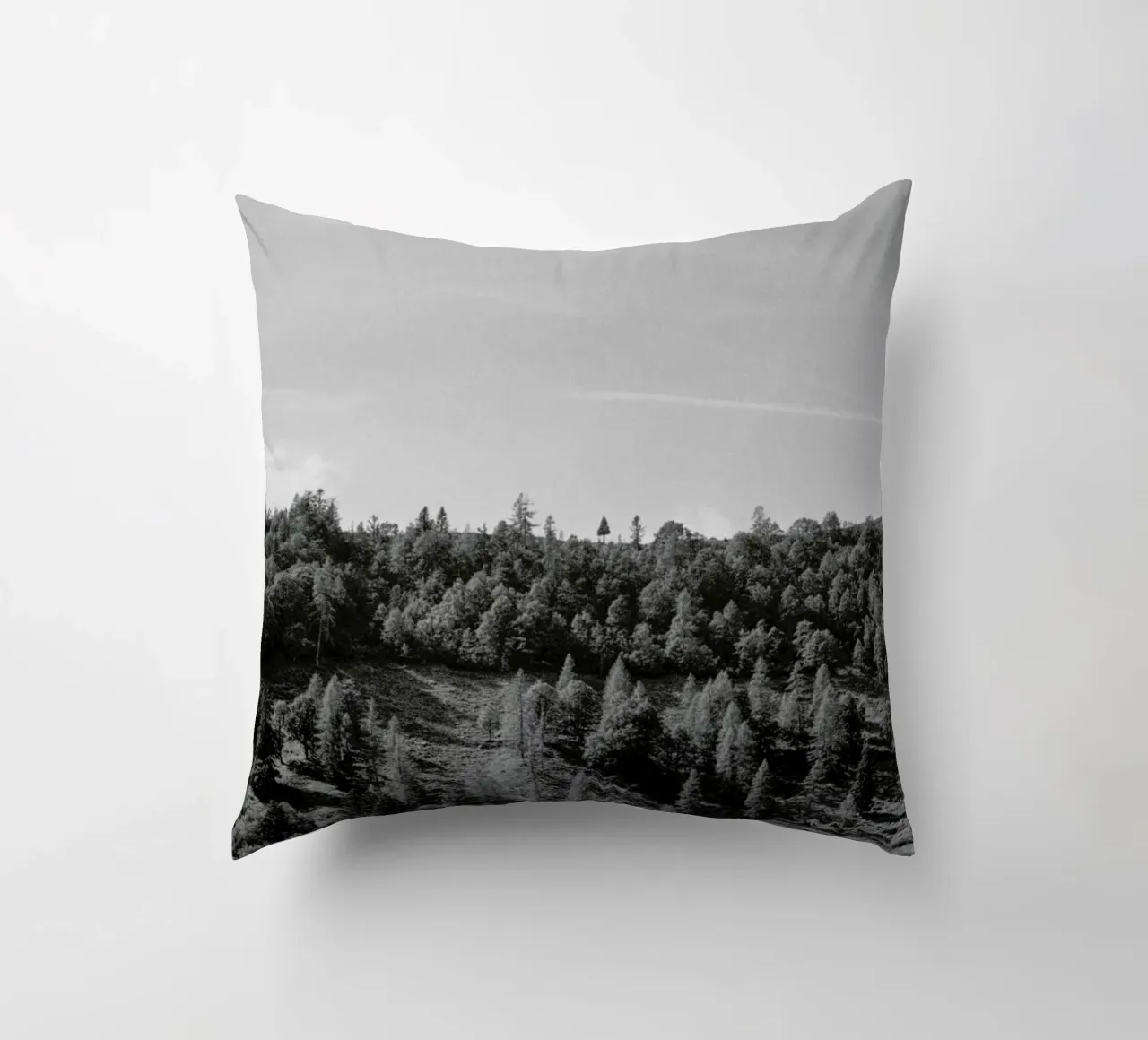 Trees On The Ridge cuscino da Nur Mut