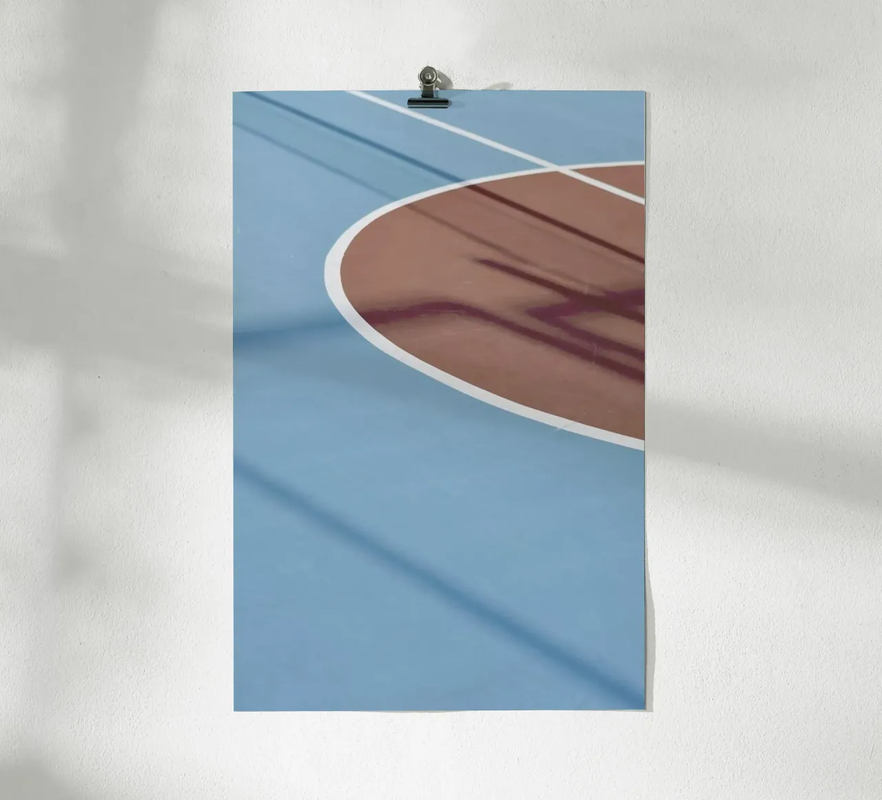 Hit The Court @sotirisbougas poster con telaio in legno da EyeEm Mobile GmbH