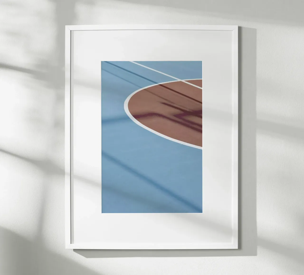Hit The Court @sotirisbougas poster con telaio in legno da EyeEm Mobile GmbH