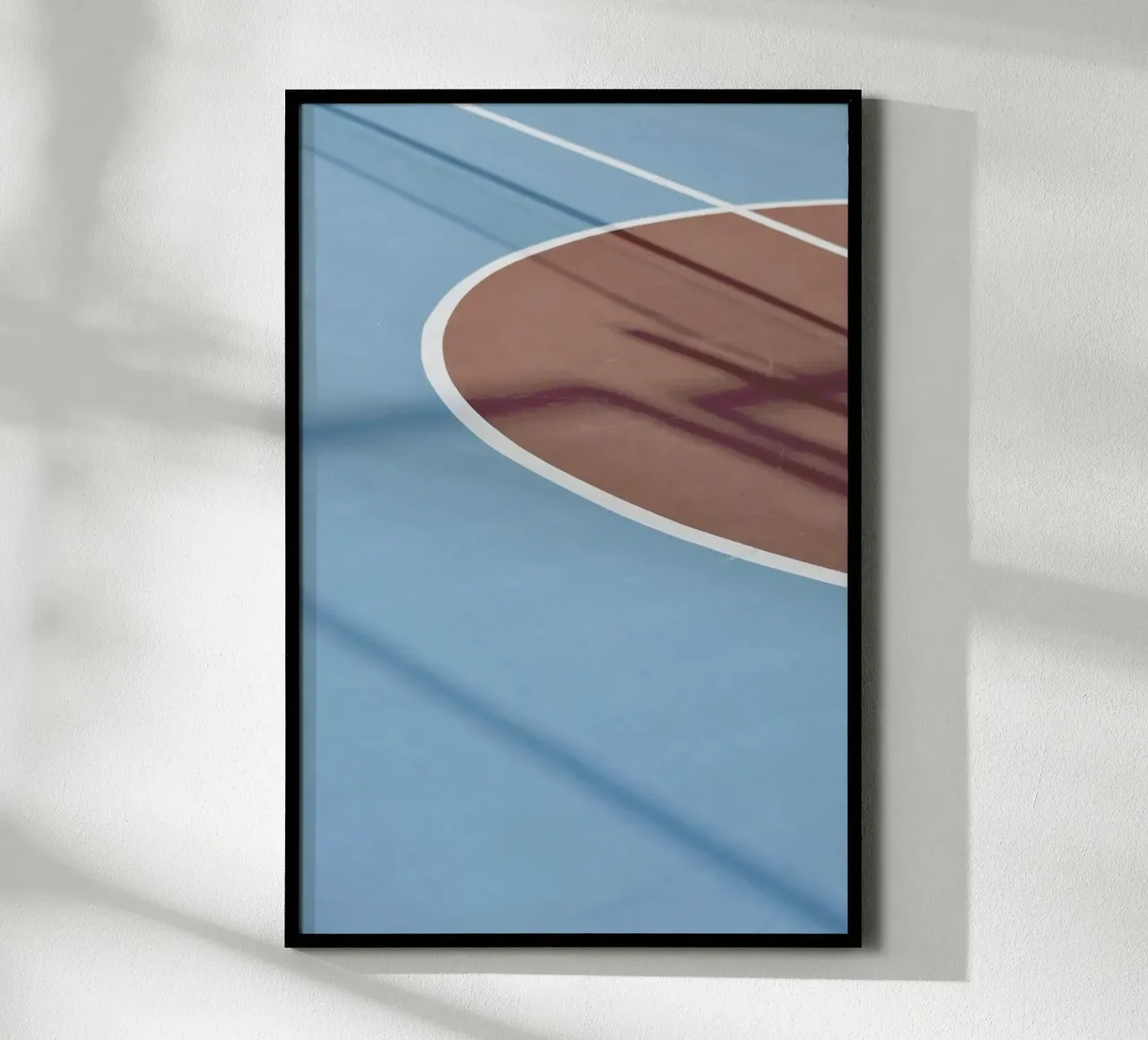 Hit The Court @sotirisbougas poster con telaio in legno da EyeEm Mobile GmbH