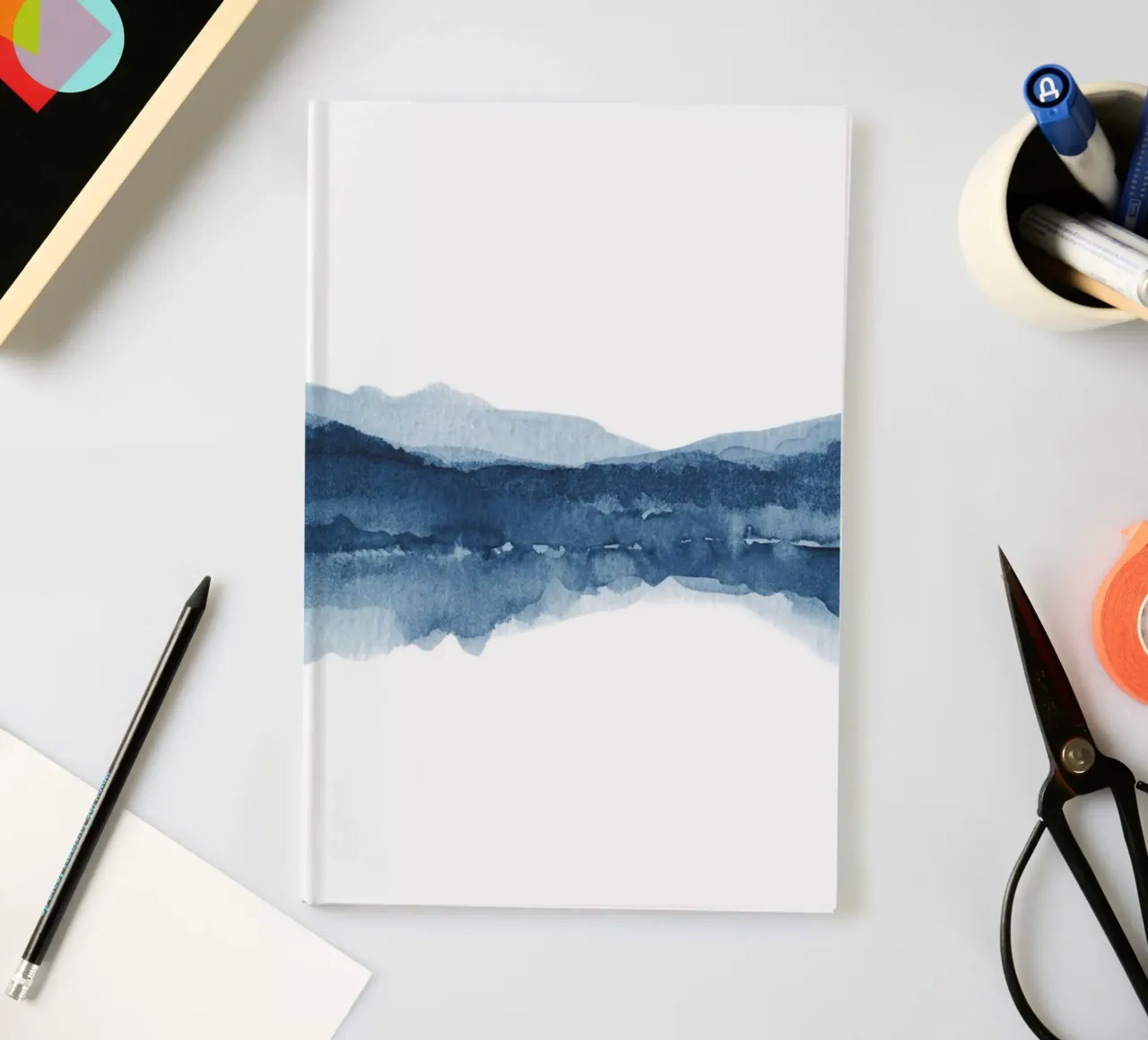 Abstraktes marineblaues Aquarell mit Seeblick Notizbuch von NouveauPrints