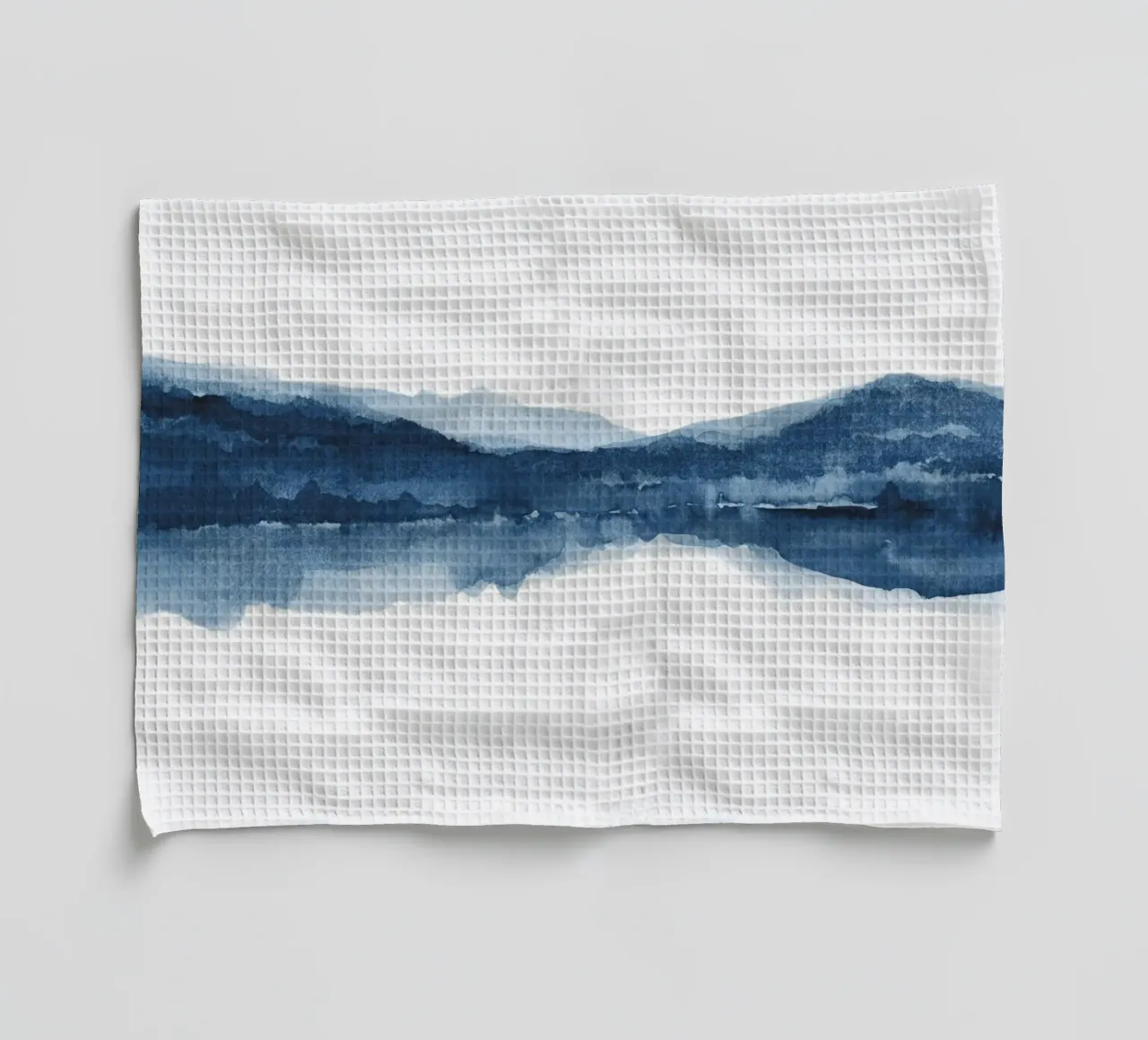 Vue abstraite d'un lac en aquarelle bleu marine torchon de NouveauPrints
