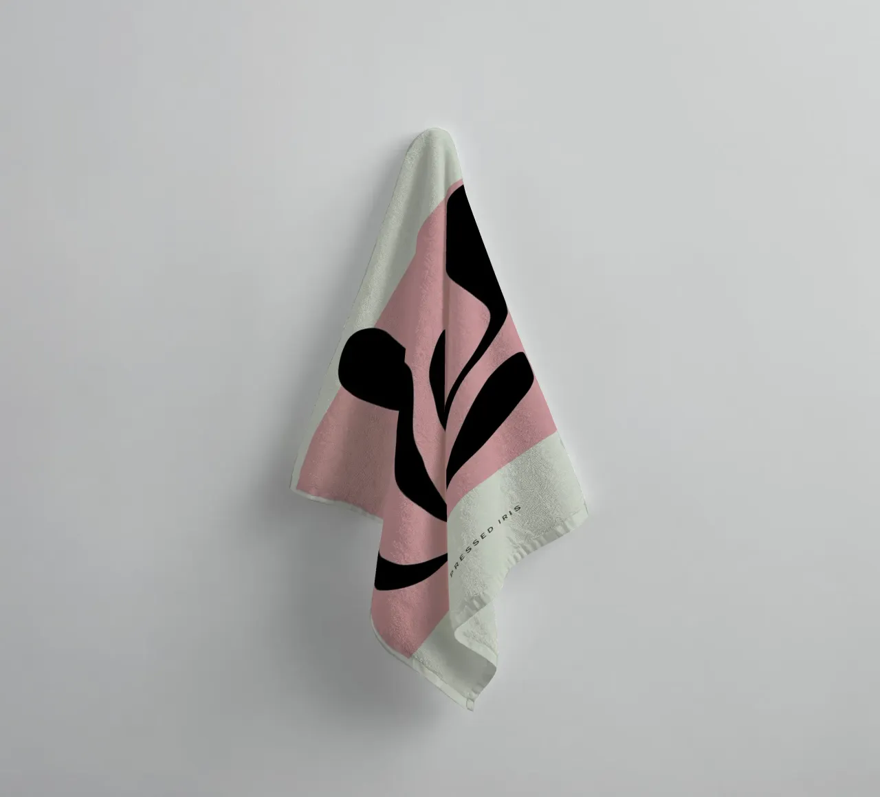 Pressed Iris Handtuch von Studio One