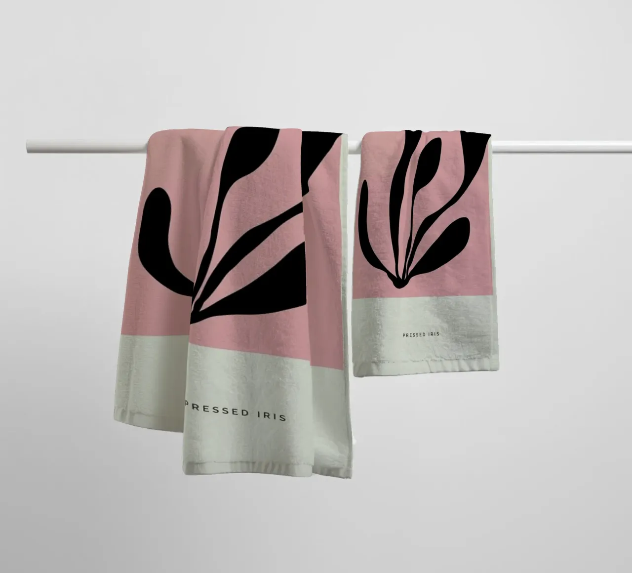 Pressed Iris Handtuch von Studio One