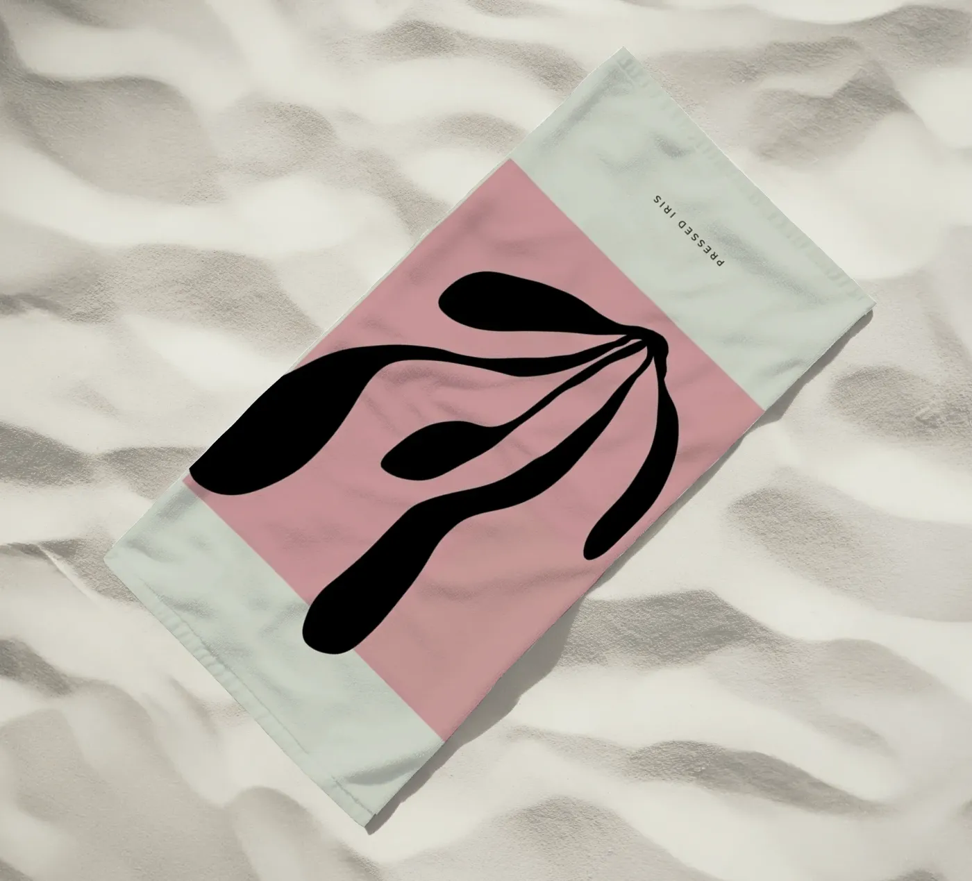 Pressed Iris Strandtuch von Studio One