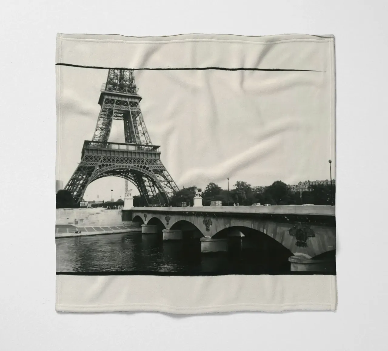 Torre Eiffel 1982 coperta in pile da phillipp veisenberg