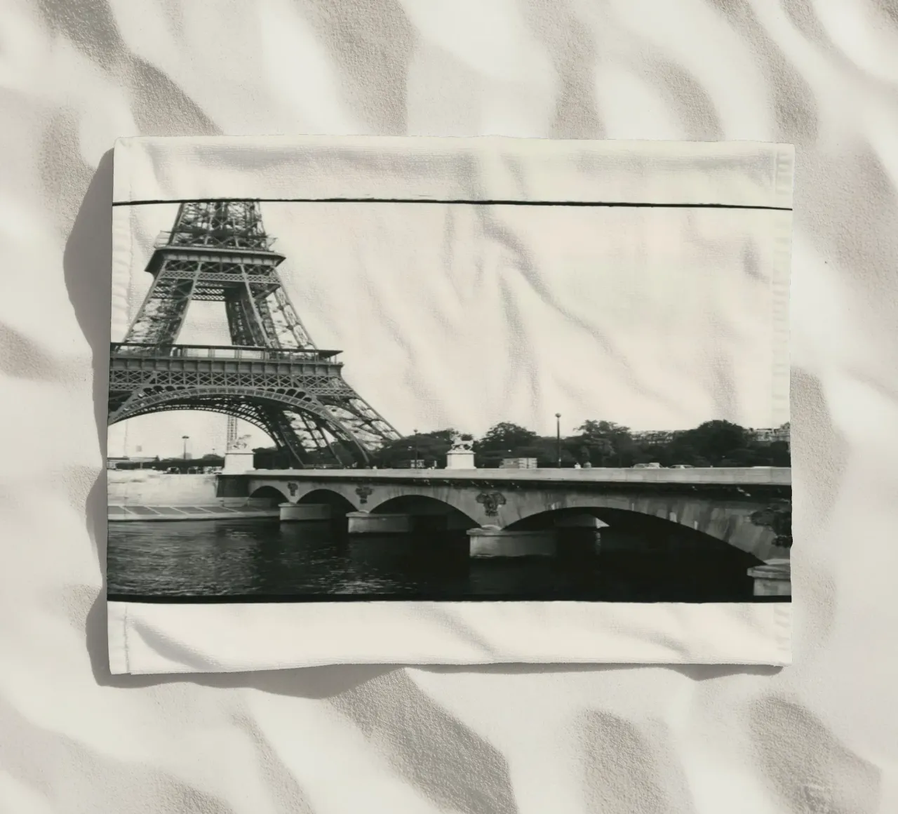 Torre Eiffel 1982 toalla de playa de phillipp veisenberg