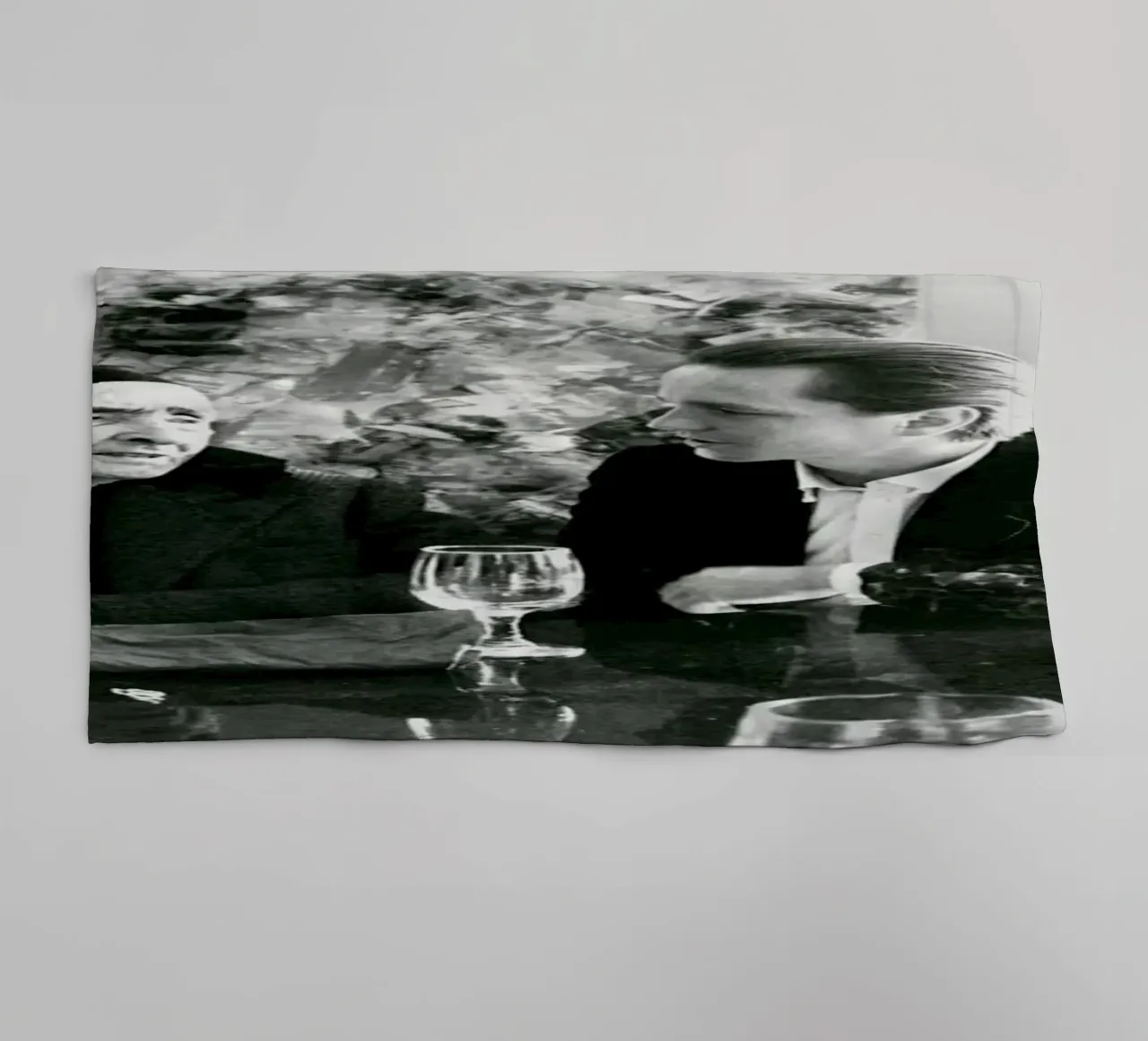 Georgia O Keefe e Juan Usle 1982 asciugamano da bagno da phillipp veisenberg