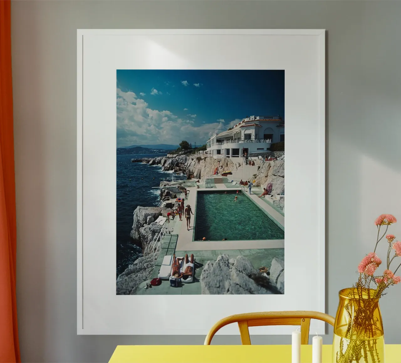 Esplorare l'Hotel Good poster con telaio in alluminio da DuncanBennett shop