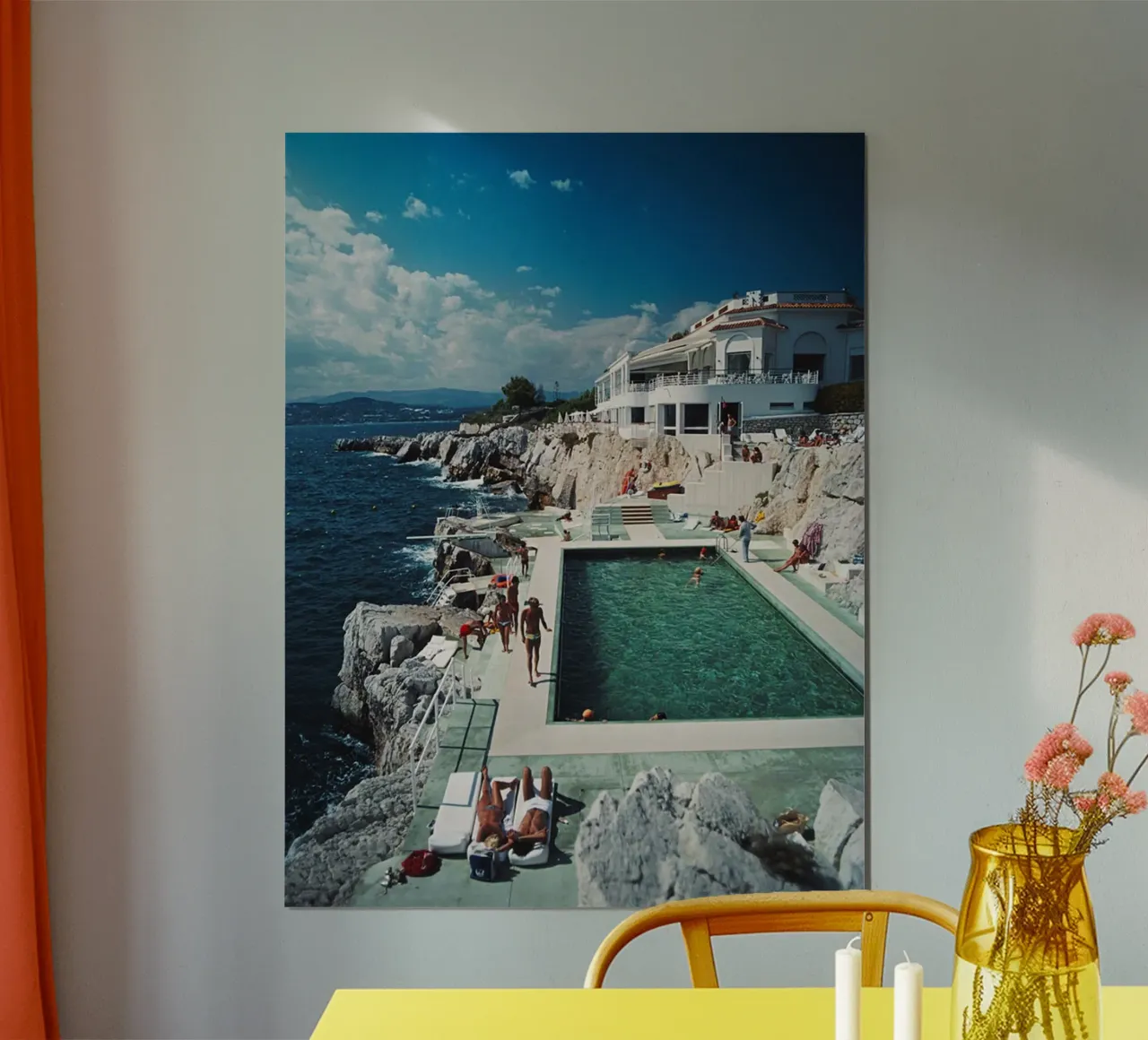 Esplorare l'Hotel Good poster con telaio in alluminio da DuncanBennett shop