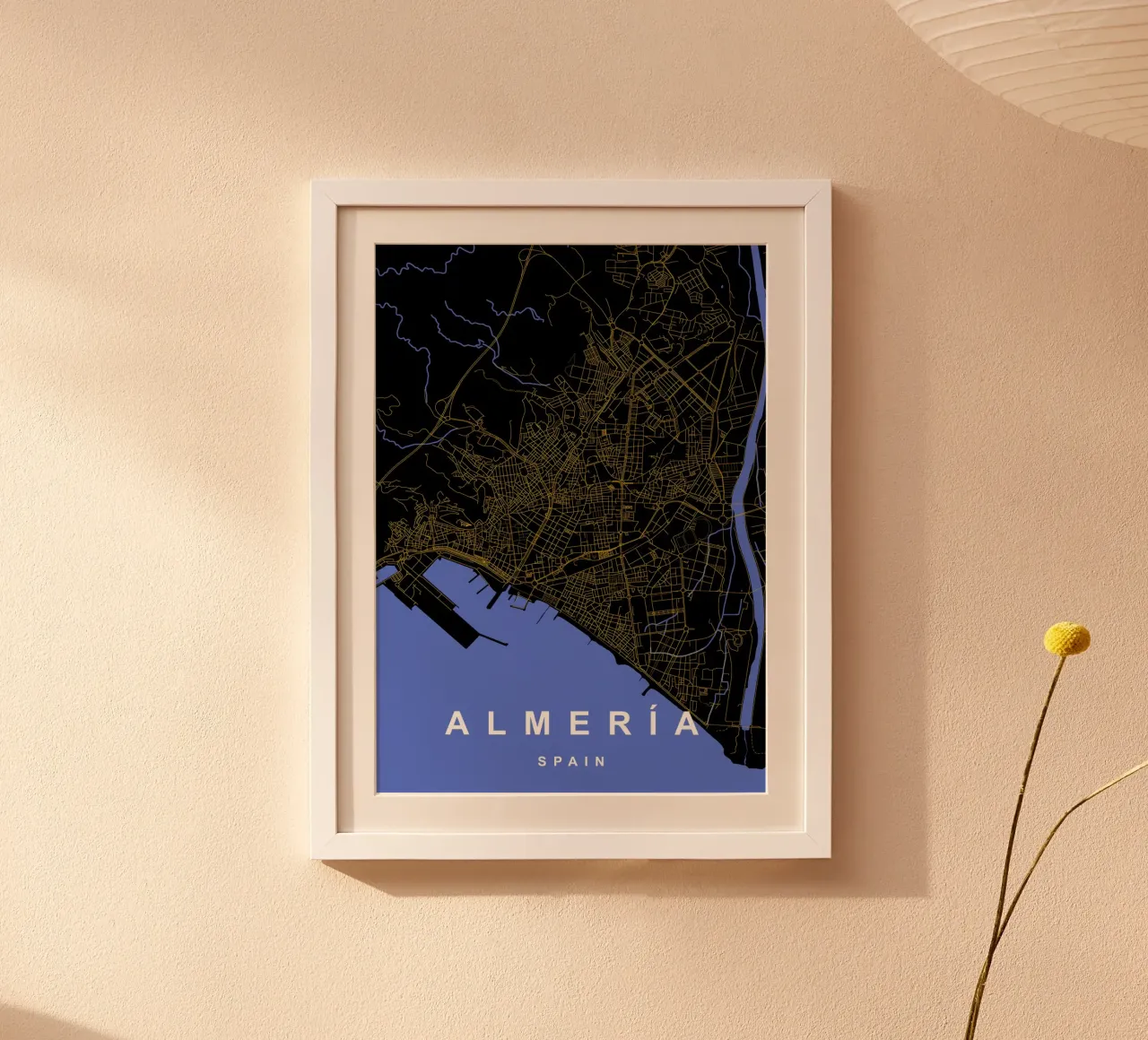 Almeria Spagna - Mappa della città in nero e oro poster con telaio in plastica da Cartographers Library