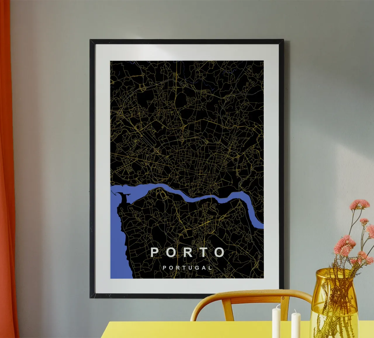 Porto Portogallo - Mappa della città in nero e oro poster con telaio in legno da Cartographers Library