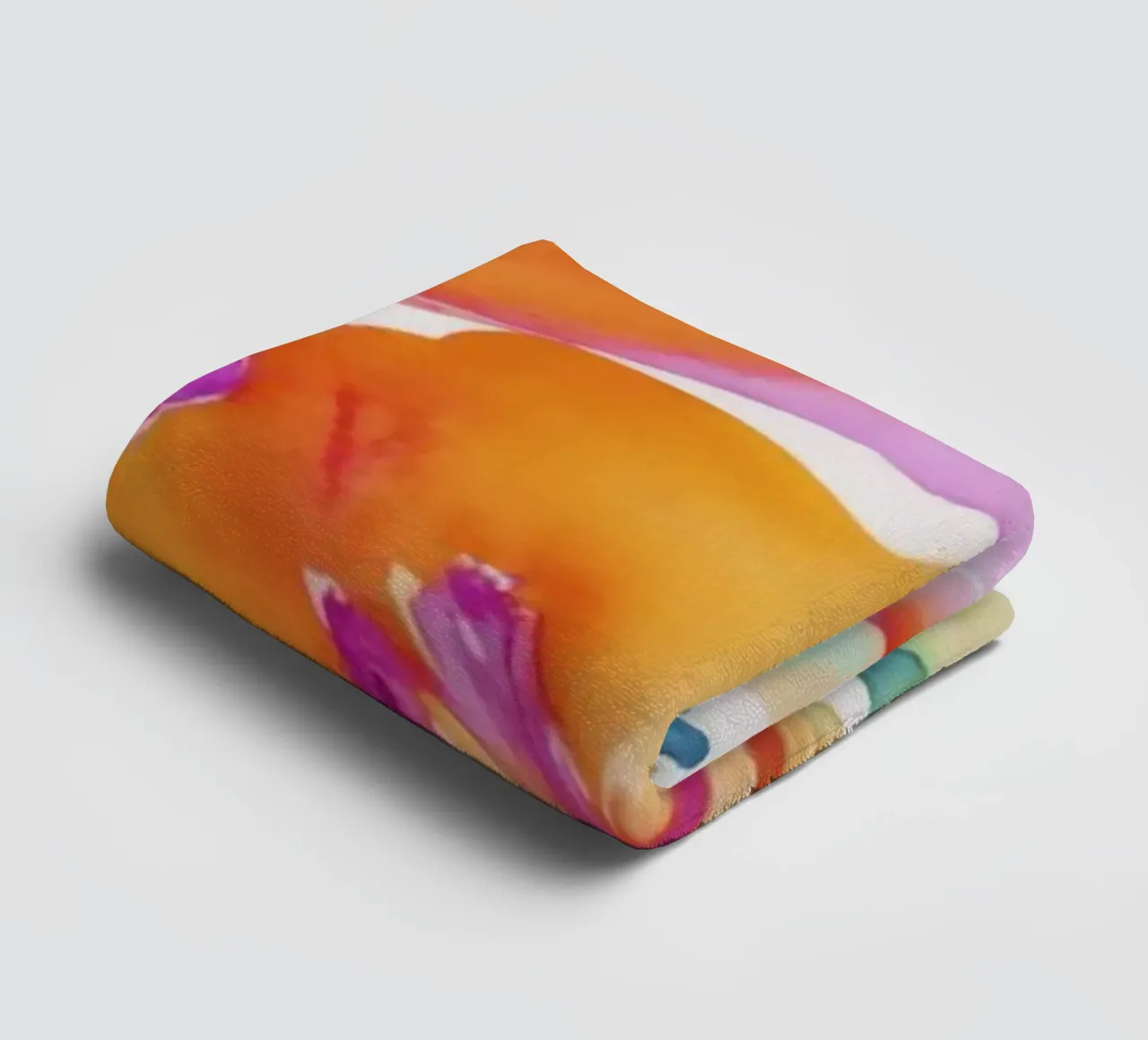 Bunte Fragmente einer botanischen Erinnerung Handtuch von Andrea Haase Modern Home