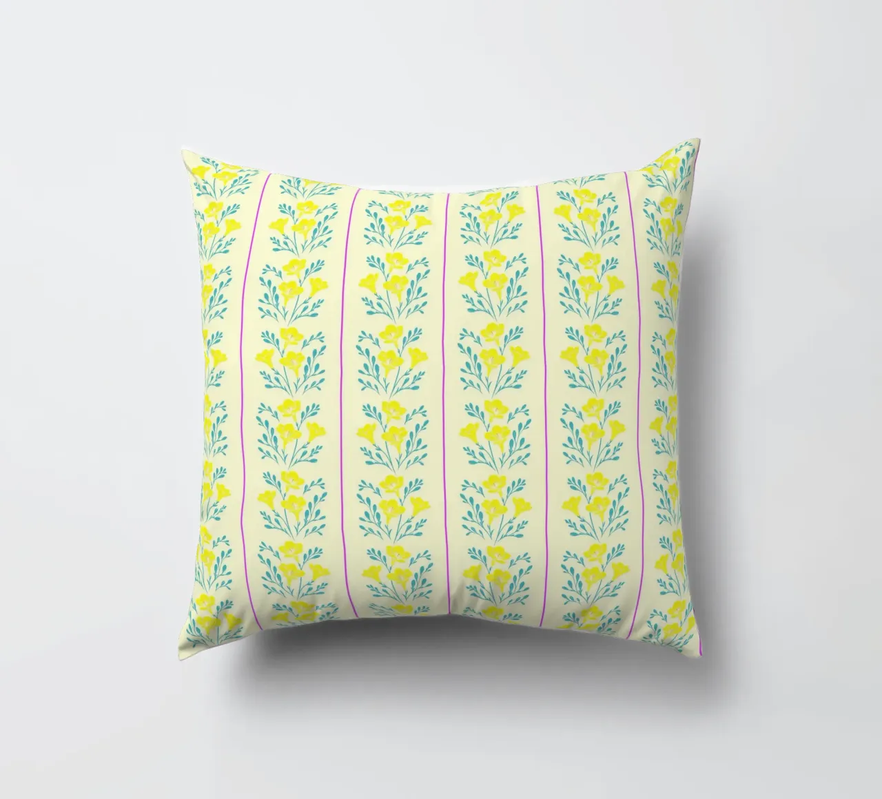 Freesia rayé jaune et rose coussin de SilverPegasus