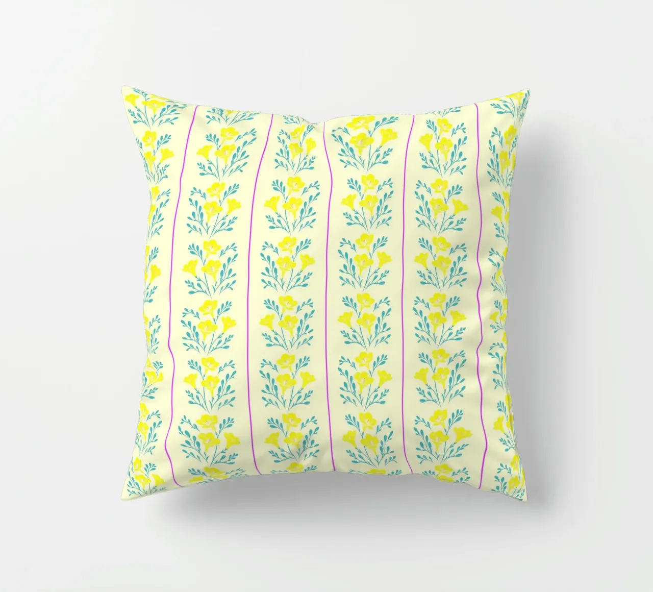 Freesia rayé jaune et rose coussin de SilverPegasus