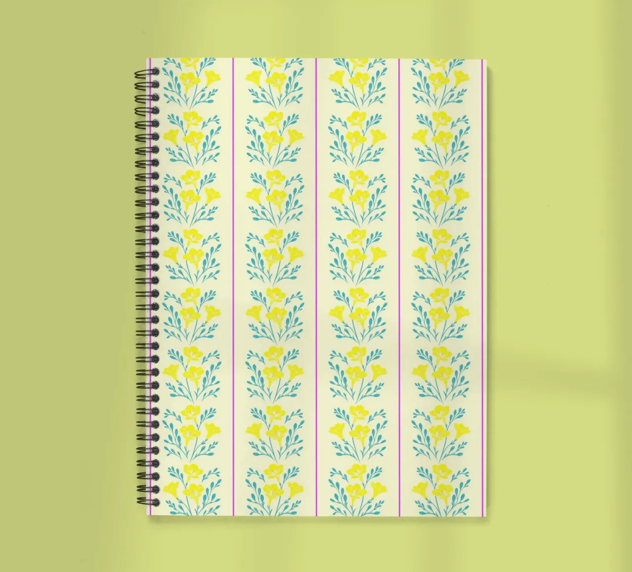 Freesia rayé jaune et rose carnet à spirale de SilverPegasus