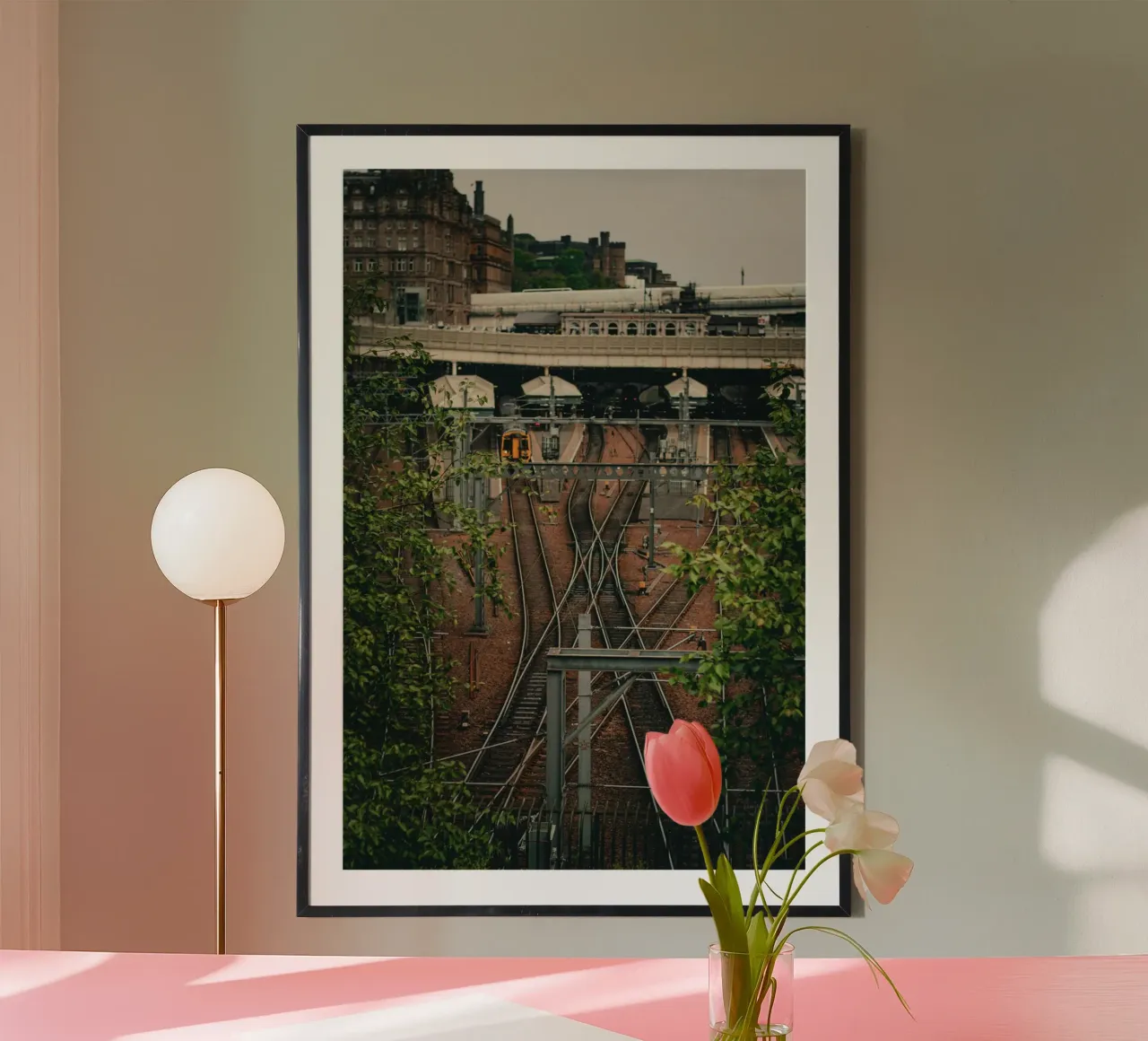 Stazione ferroviaria, Edimburgo, fotografia poster con telaio in plastica da Jule Shnc