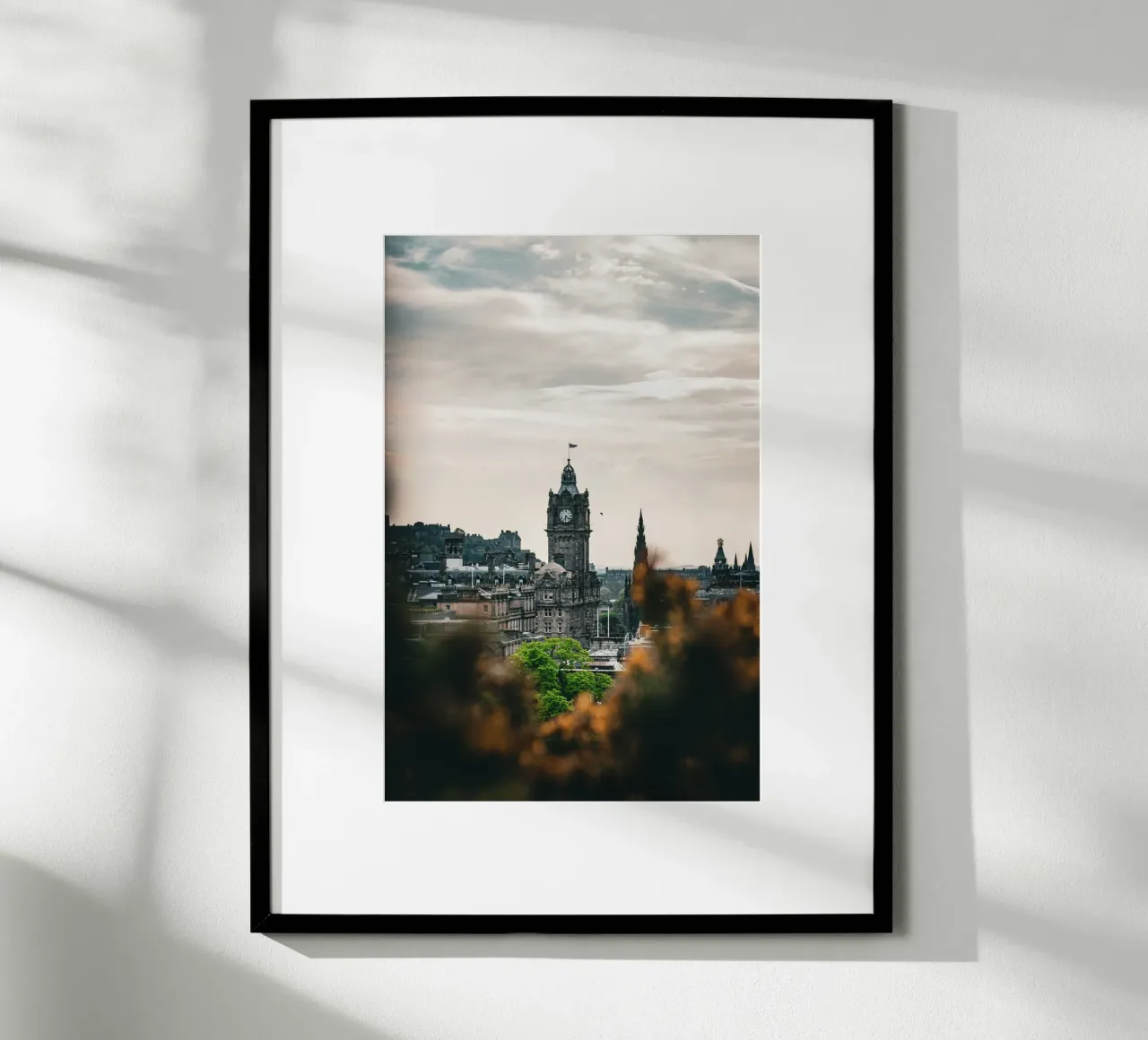 Il Balmoral, Edimburgo, Fotografia poster con telaio in plastica da Jule Shnc