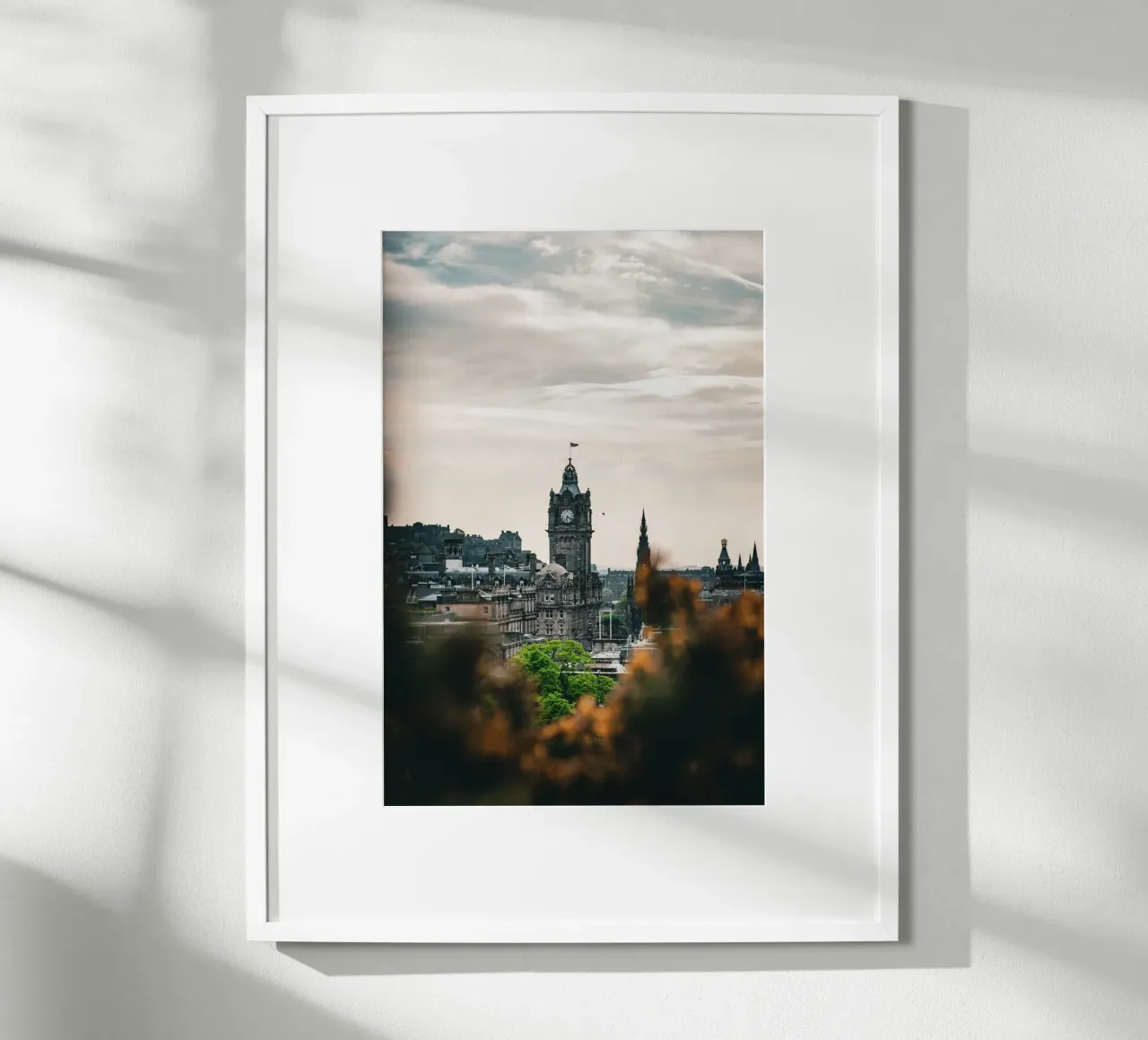 Il Balmoral, Edimburgo, Fotografia poster con telaio in plastica da Jule Shnc