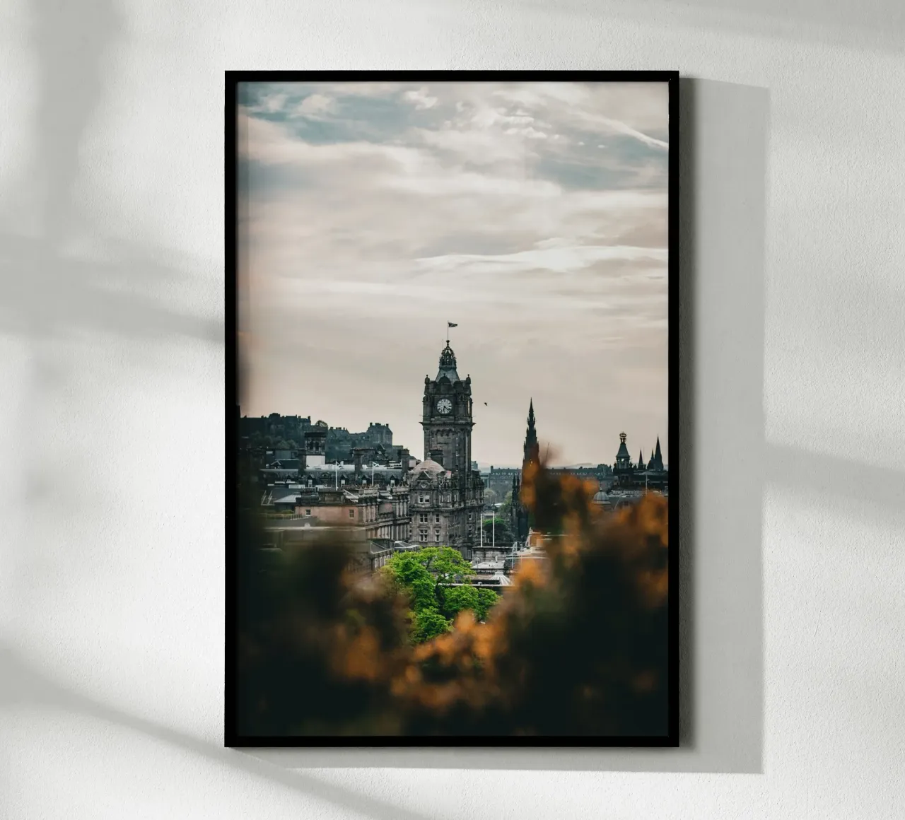 Il Balmoral, Edimburgo, Fotografia poster con telaio in plastica da Jule Shnc