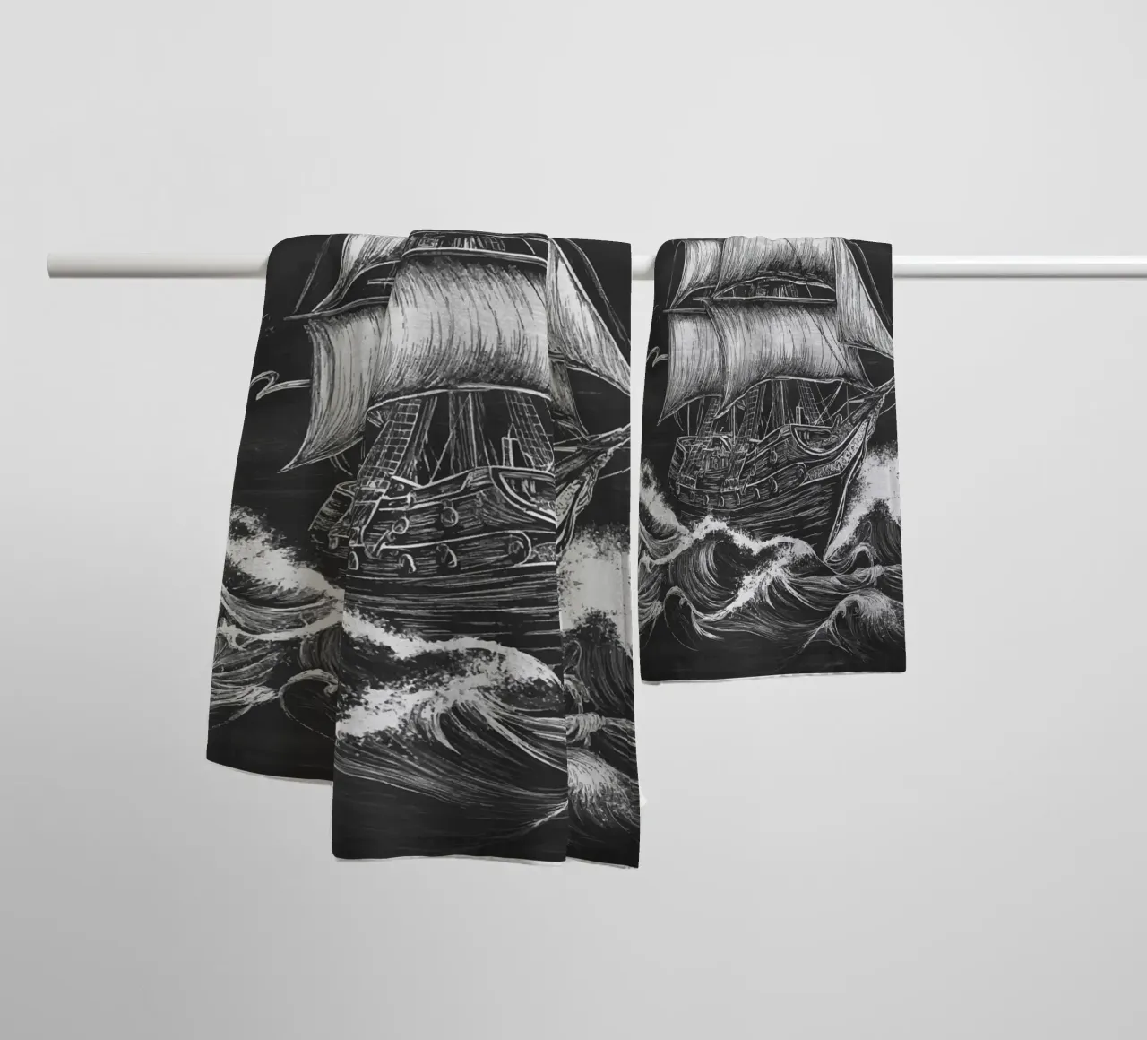 Veliero storico in un mare in tempesta asciugamano da bagno da pixelbull - medieval art and more