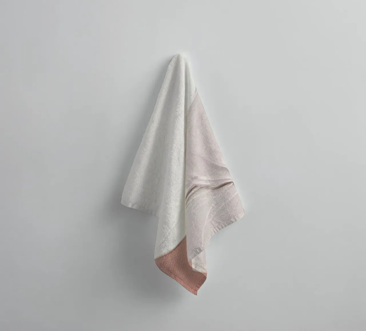Cloudy Pink Abstract asciugamano da bagno da Ingrid Beddoes