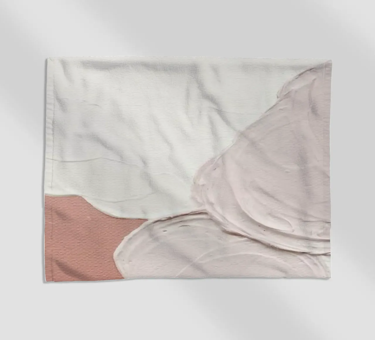 Cloudy Pink Abstract telo mare da Ingrid Beddoes