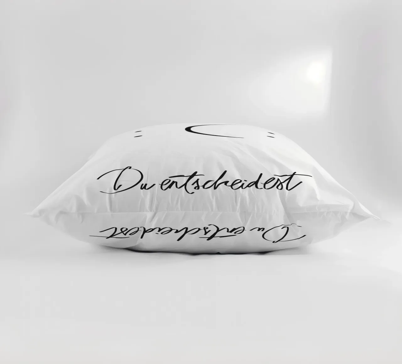 Das Leben ist Ansichtssache cuscino da QuooodZ by MooodzArt