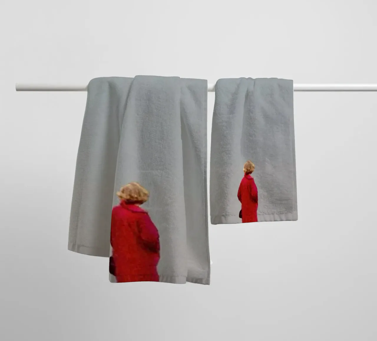 Everything was Red asciugamano da bagno da Frank Moth