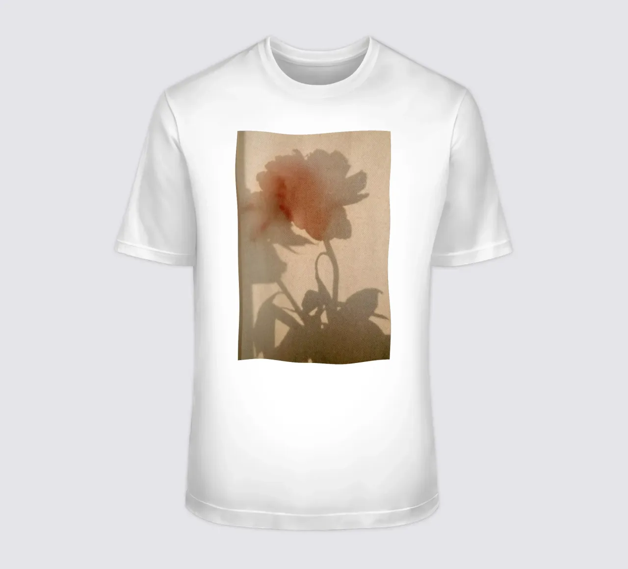Abstract — Flower Shadow II t-shirt da Sebastian Hilgetag