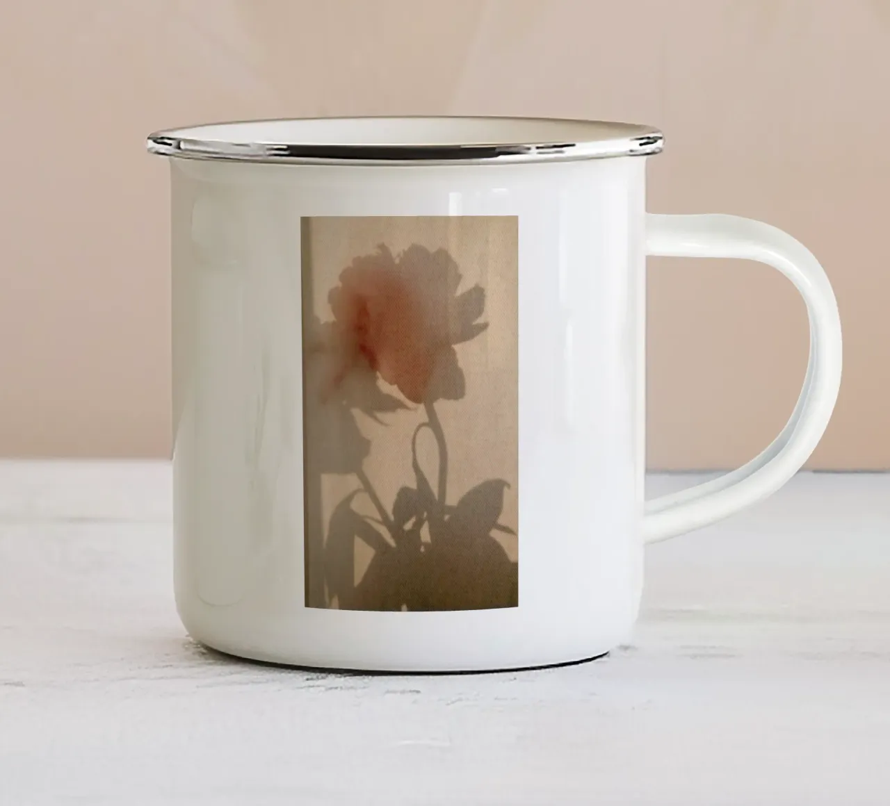 Abstract — Flower Shadow II tazza in smalto da Sebastian Hilgetag