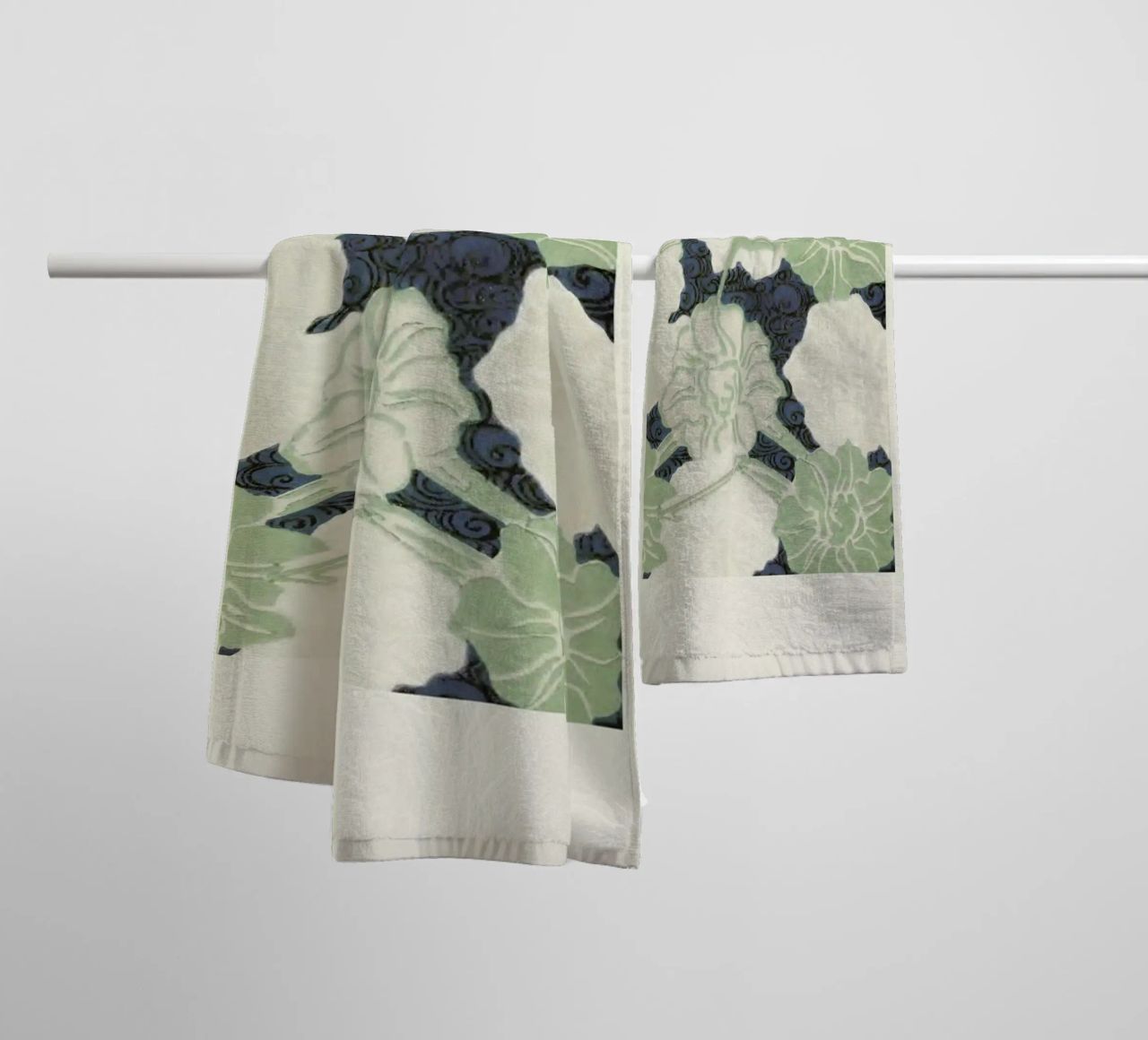 Shin-Bijutsukai - Green Florals badhanddoek van Vintage by JUNIQE