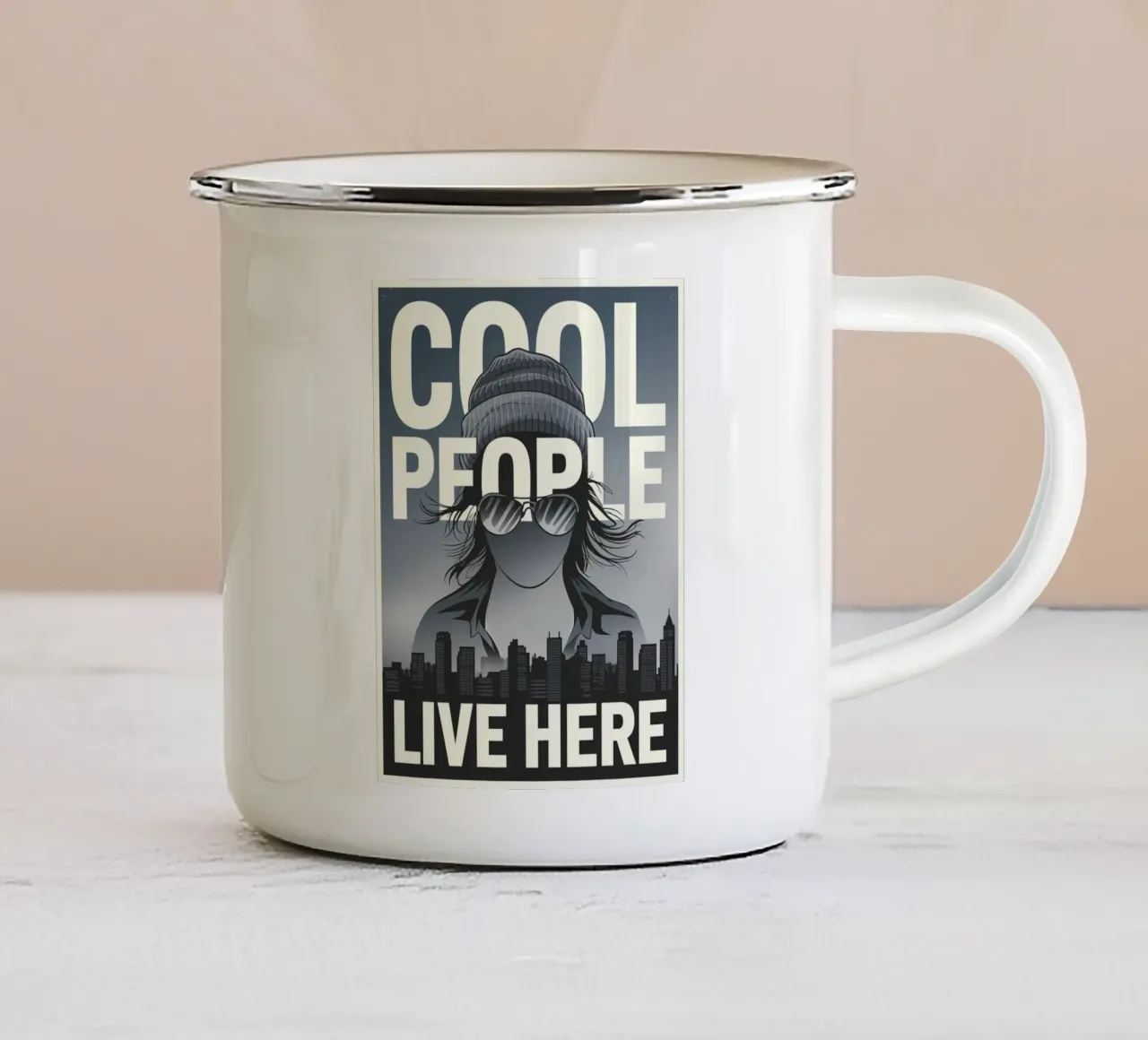 Qui vive gente in gamba tazza in smalto da Shark Printables