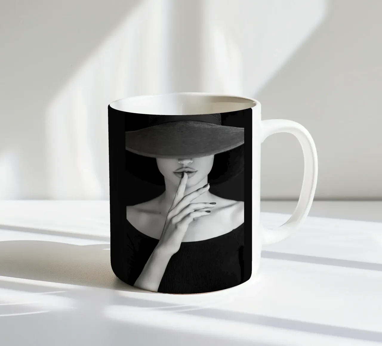 Belle donne tazza in ceramica da Lorraine Mooore