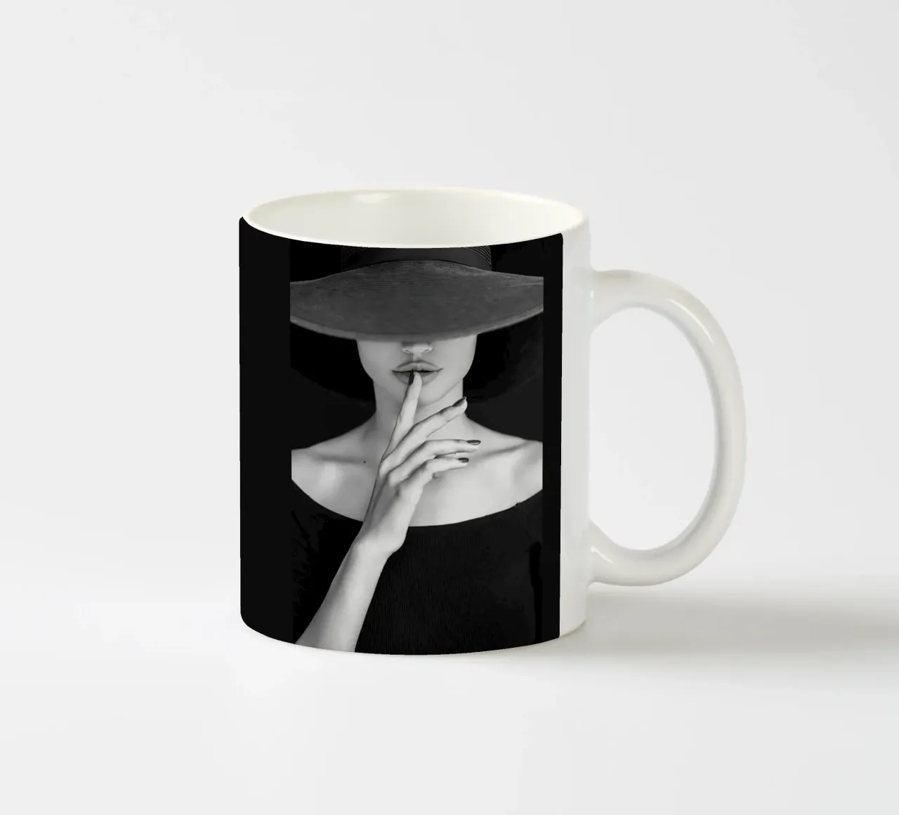 Belle donne tazza in ceramica da Lorraine Mooore
