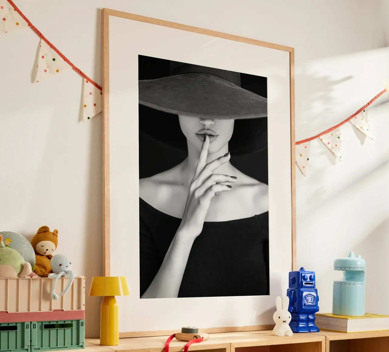 Belle donne poster con telaio in legno da Lorraine Mooore