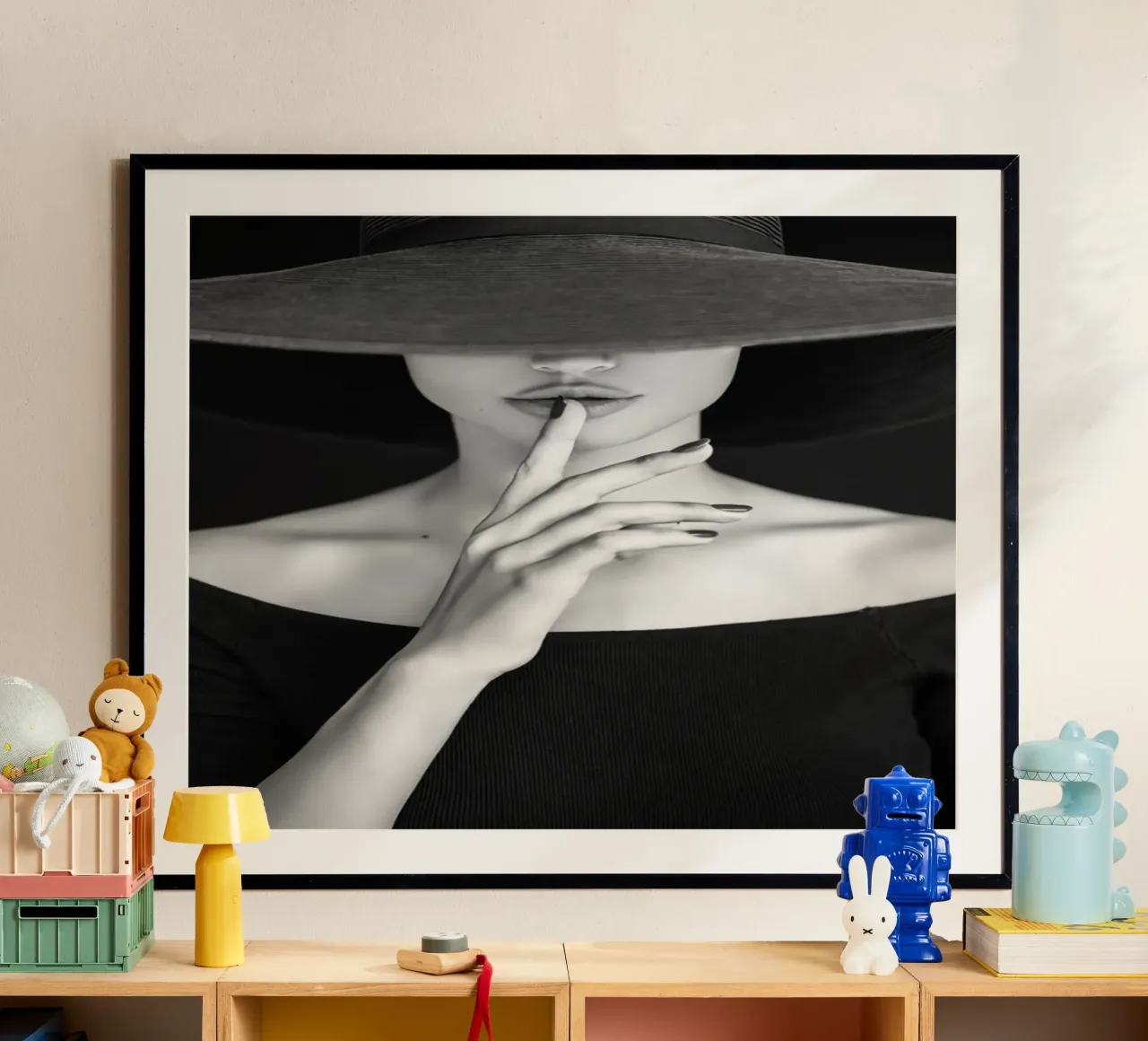 Belle donne poster con telaio in legno da Lorraine Mooore