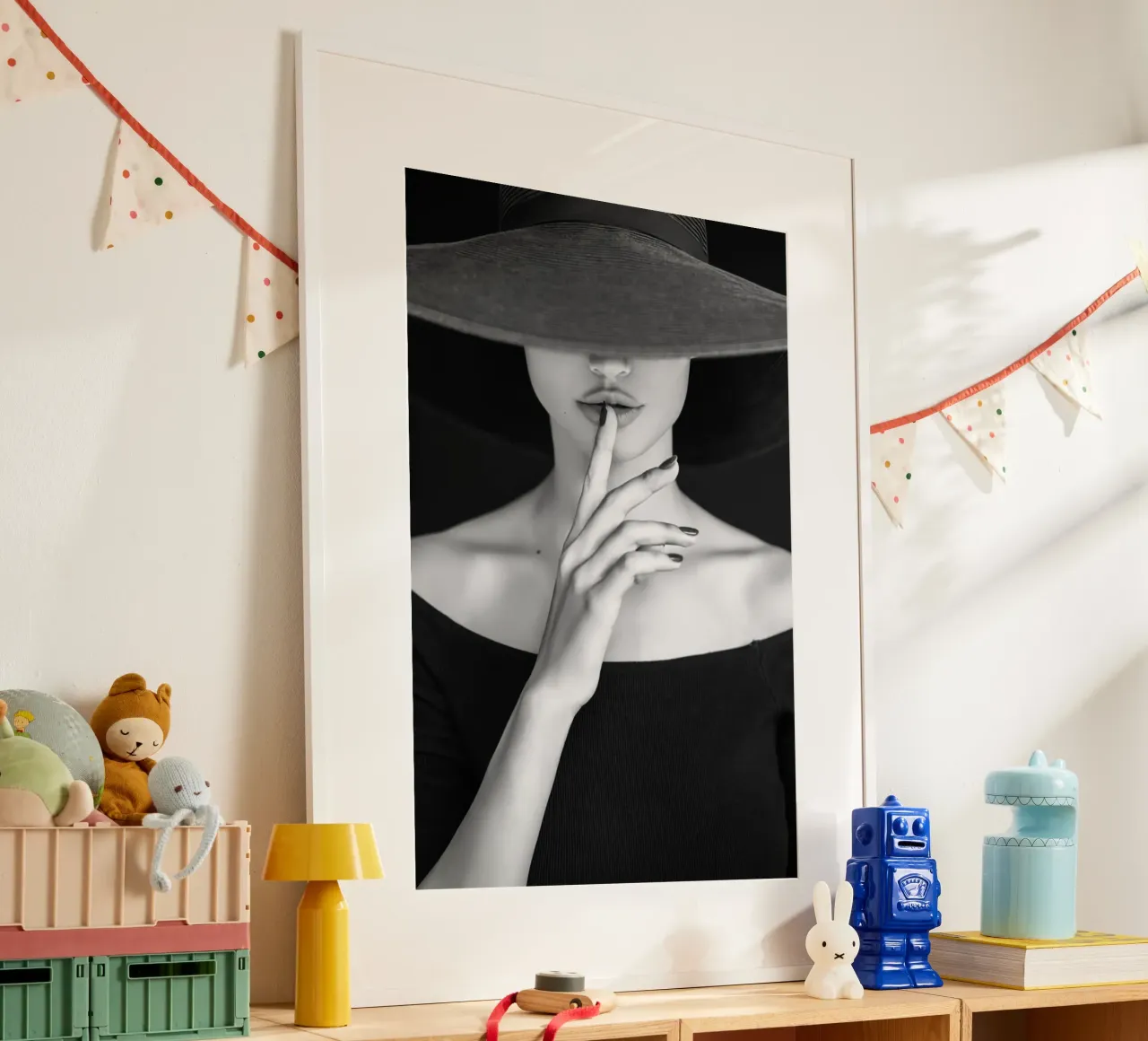 Belle donne poster con telaio in legno da Lorraine Mooore