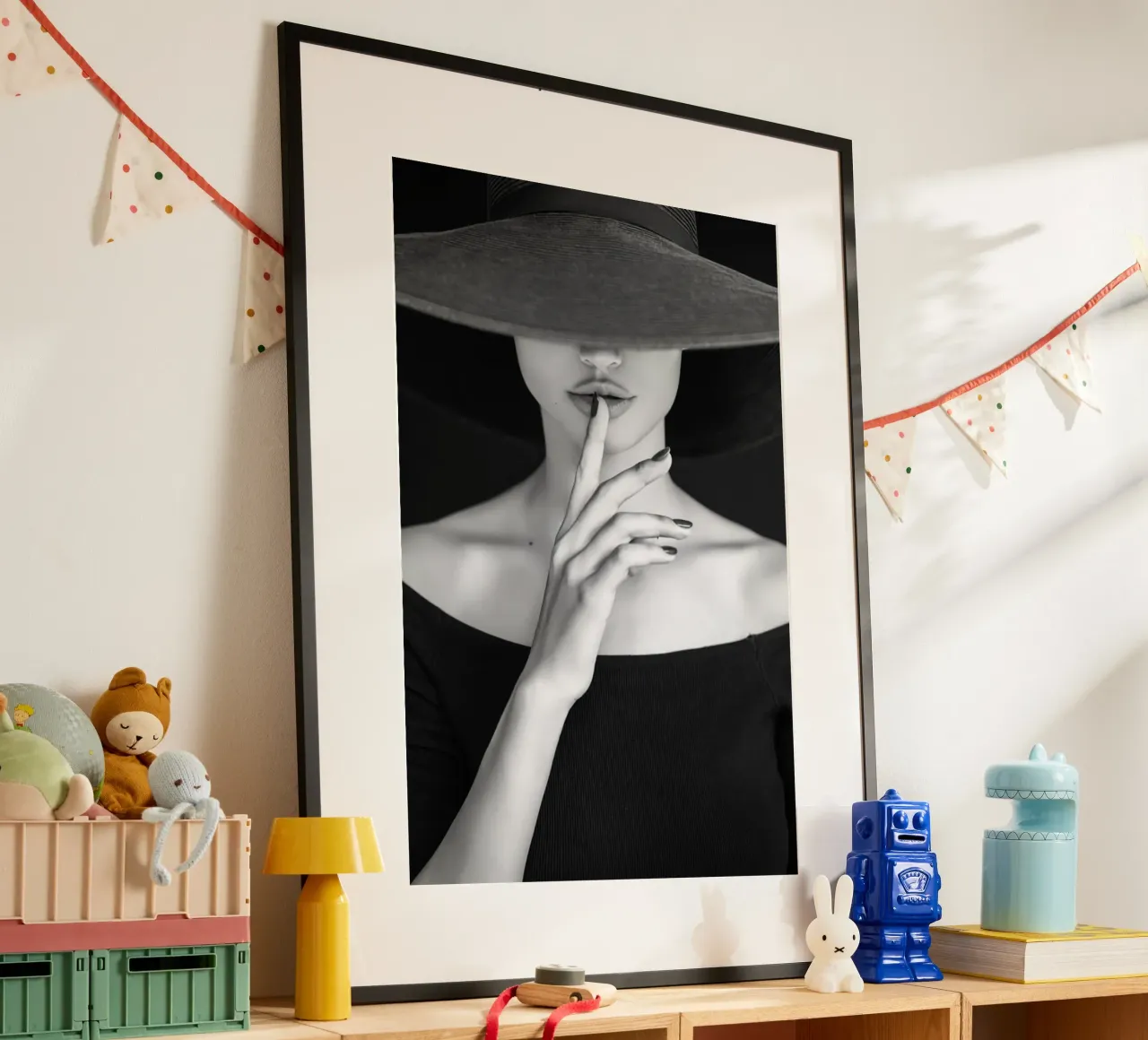 Belle donne poster con telaio in legno da Lorraine Mooore