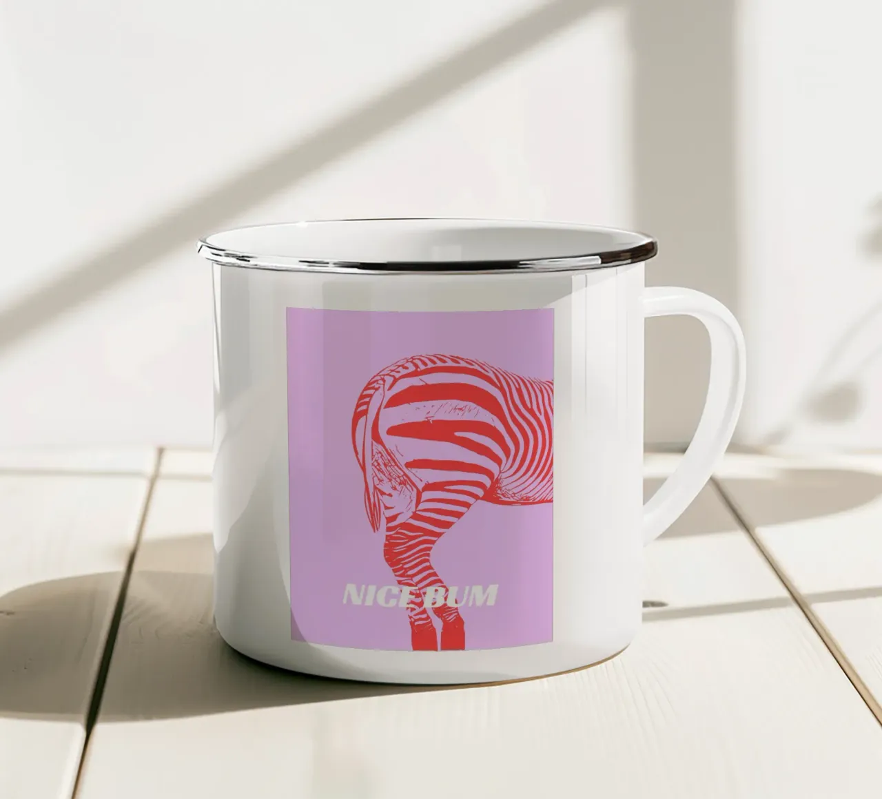 Nice bum tazza in smalto da Bureau Purpur