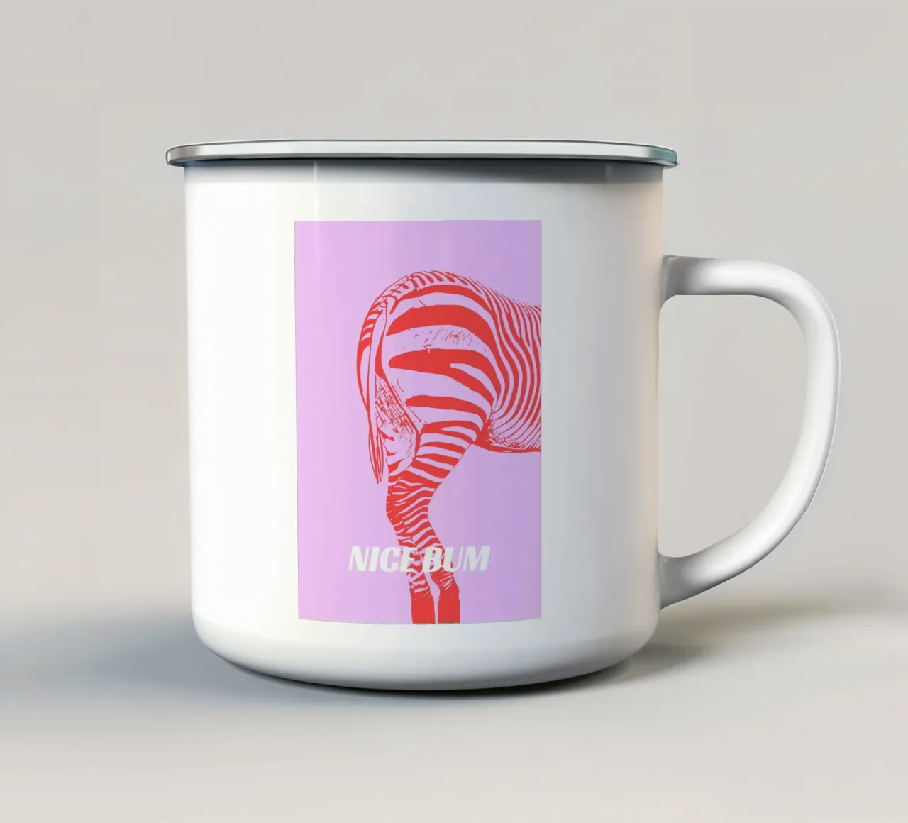 Nice bum tazza in smalto da Bureau Purpur