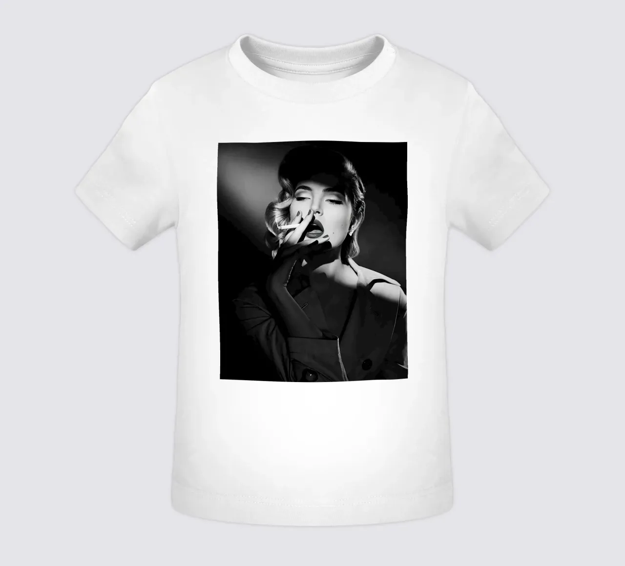 Frauen rauchen Zigarette Baby T-Shirt von Lorraine Mooore