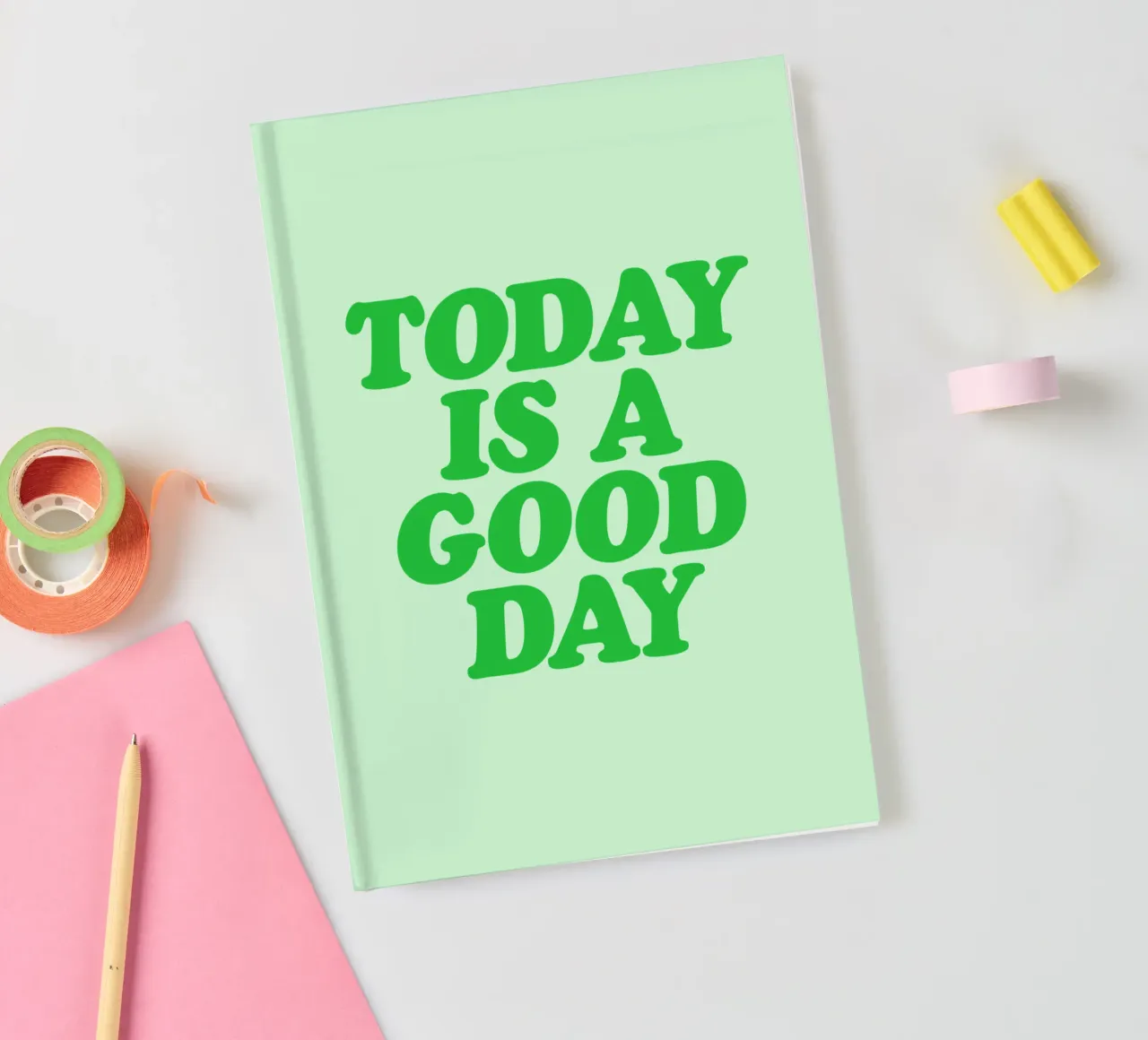 Heute ist ein guter Tag Optimistische Typografie Druck in Grün Notizbuch von THE MOTIVATED TYPE