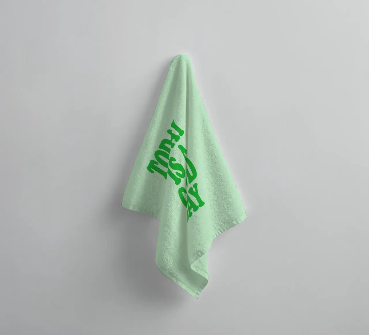 Today is a Good Day Optimistische typografie print in groen badhanddoek van THE MOTIVATED TYPE